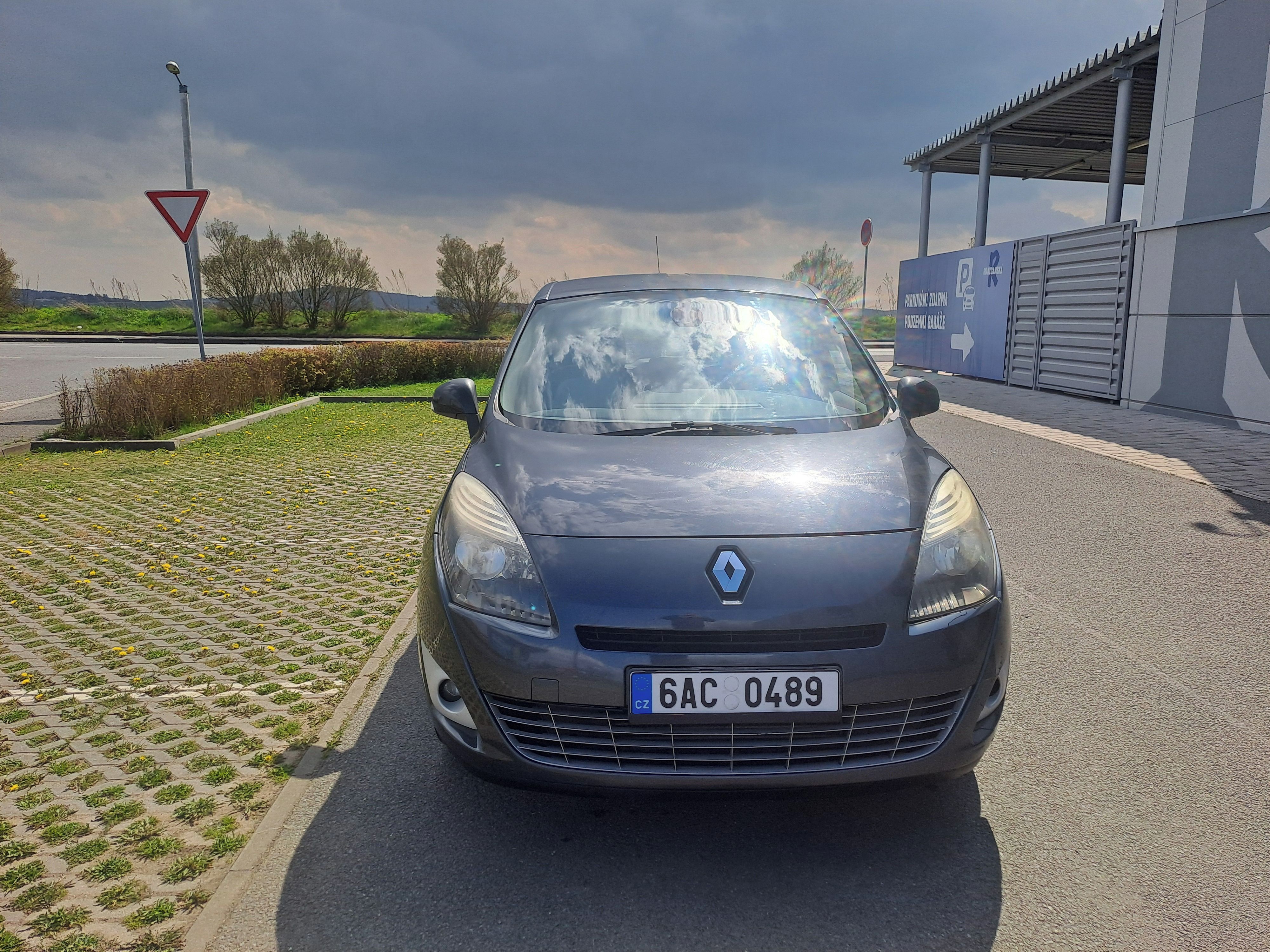 Renault Grand Scénic, 1.5DCI 2.MAJ SPOLEHLIVÉ AUTO - fotka 3