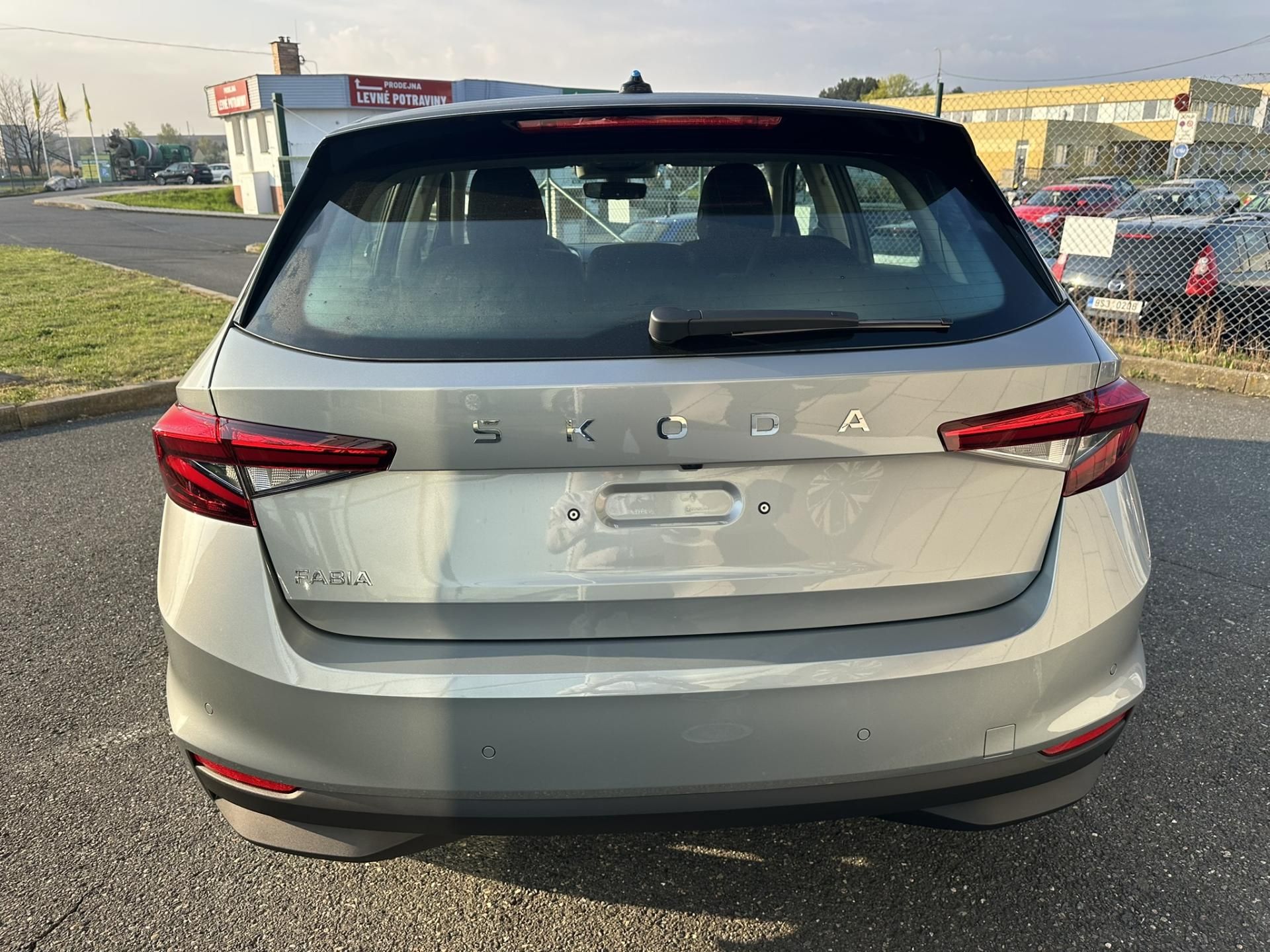 Škoda Fabia, CLASSIC 1.0TSI 85kW + tažné - fotka 5