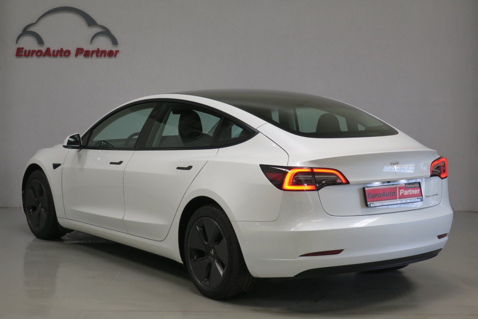 Tesla Model 3, Long Range Dual Motor SOH 97% - fotka 2