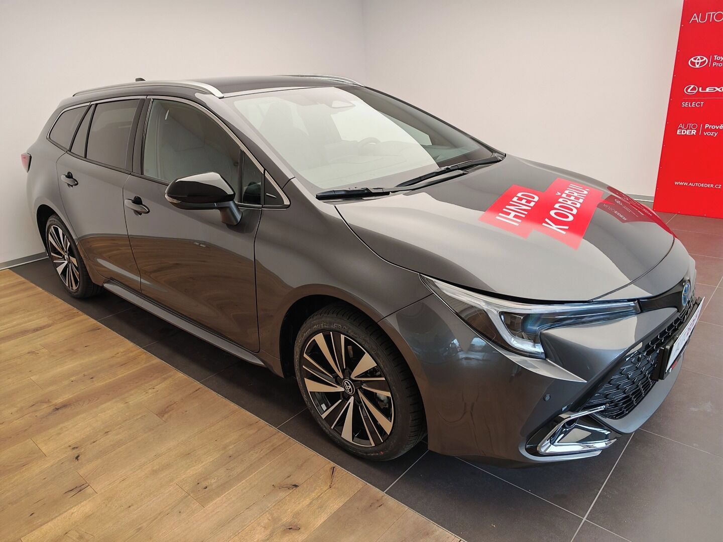 Toyota Corolla, 1,8 Hybrid e-CVT Style - fotka 3