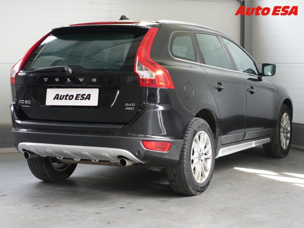 Volvo XC60, 2.4 4x4,ČR,STK3/28 - fotka 4
