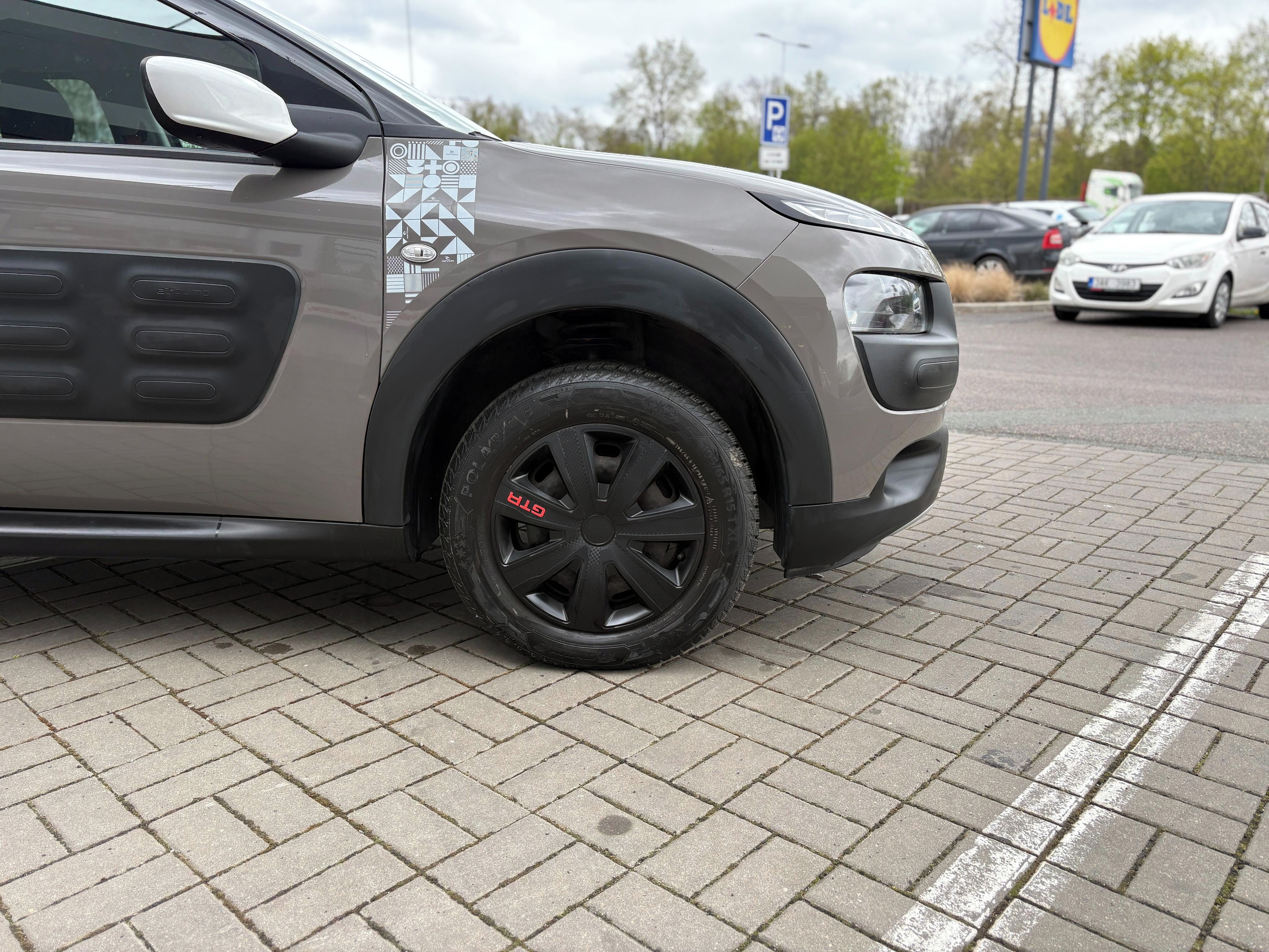 Citroën C4, Cactus 1.6 BlueHDI/RipCurl/ČR - fotka 5