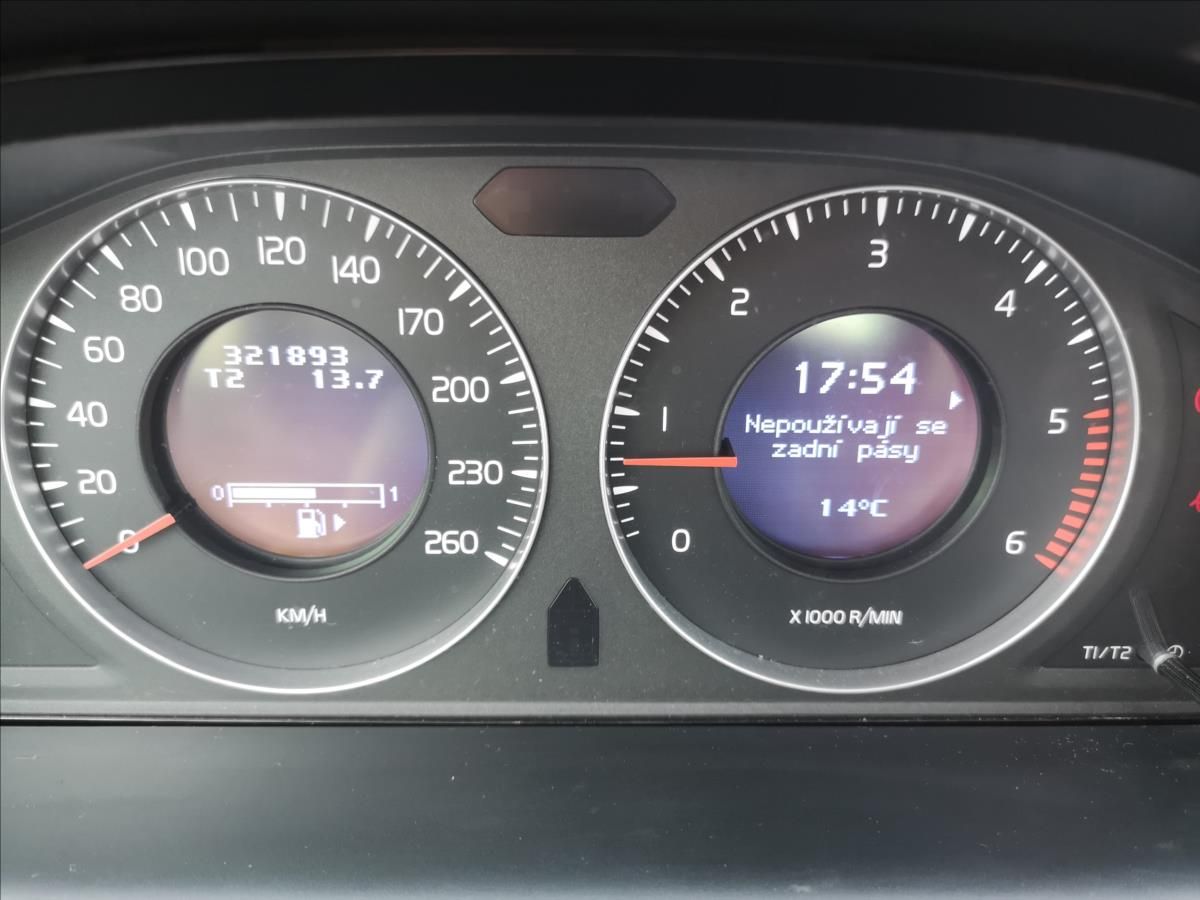 Volvo XC60, 2,4 4x4 - fotka 5