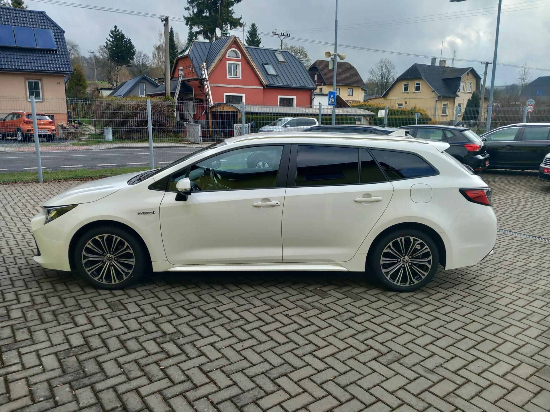 Toyota Corolla, 1,8 NAVI VYHŘ.VOLANT ODPOČET ! - fotka 4