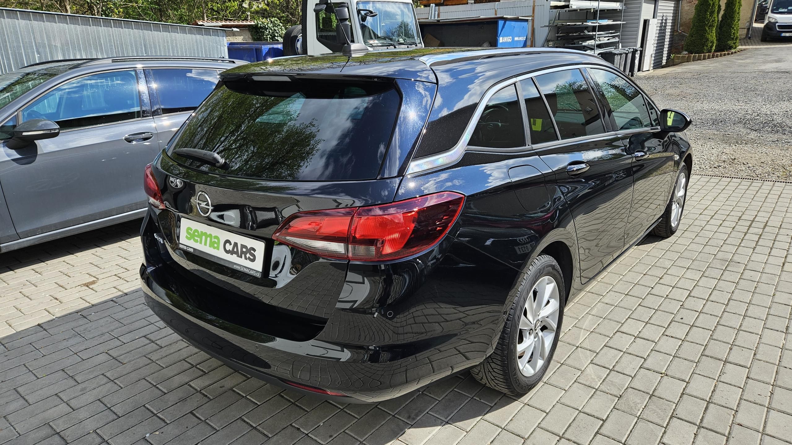 Opel Astra, 1.2i Turbo 81kW  Elegance - fotka 5