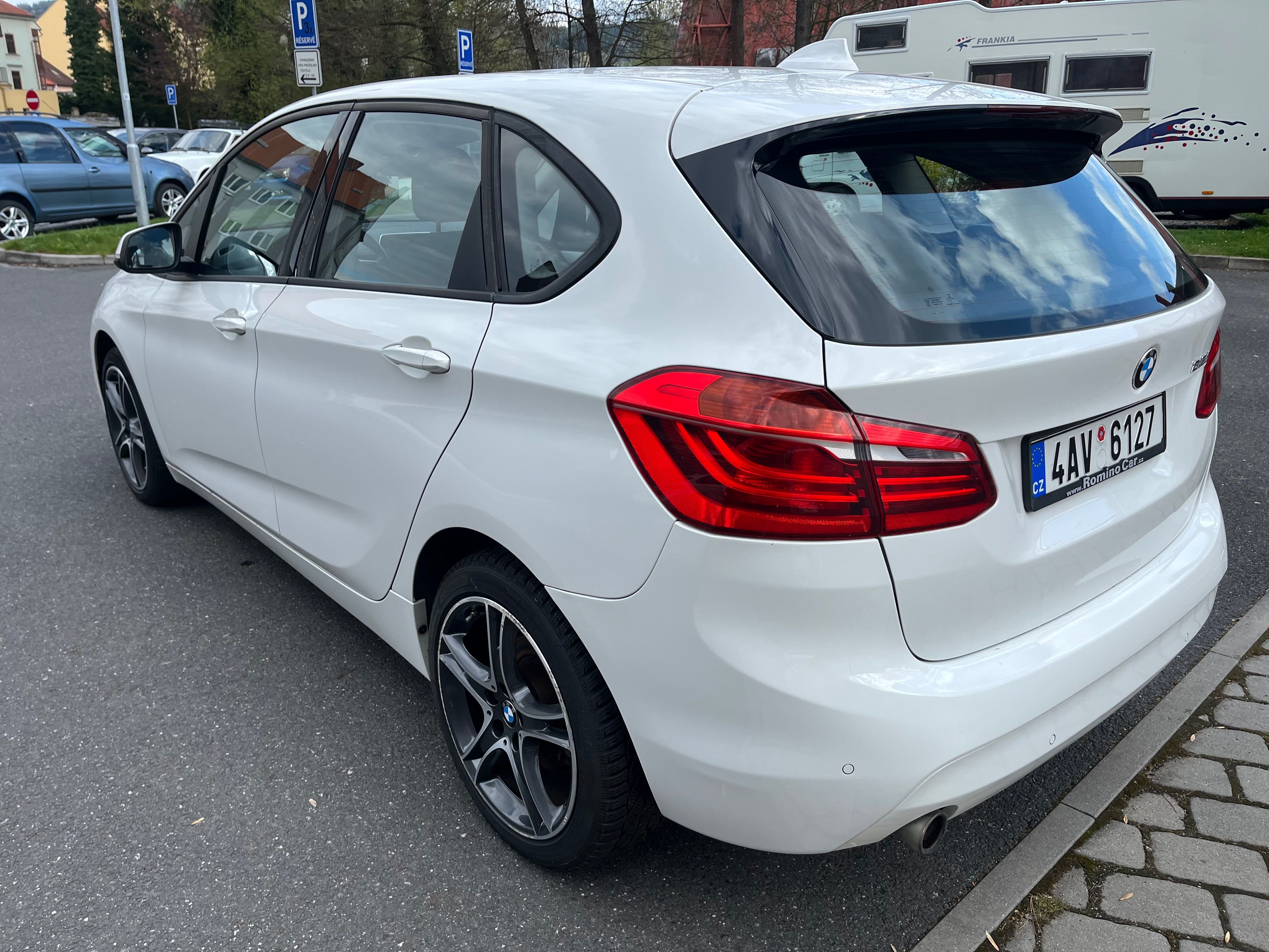 BMW Řada 2, 218d Active Tourer - fotka 6