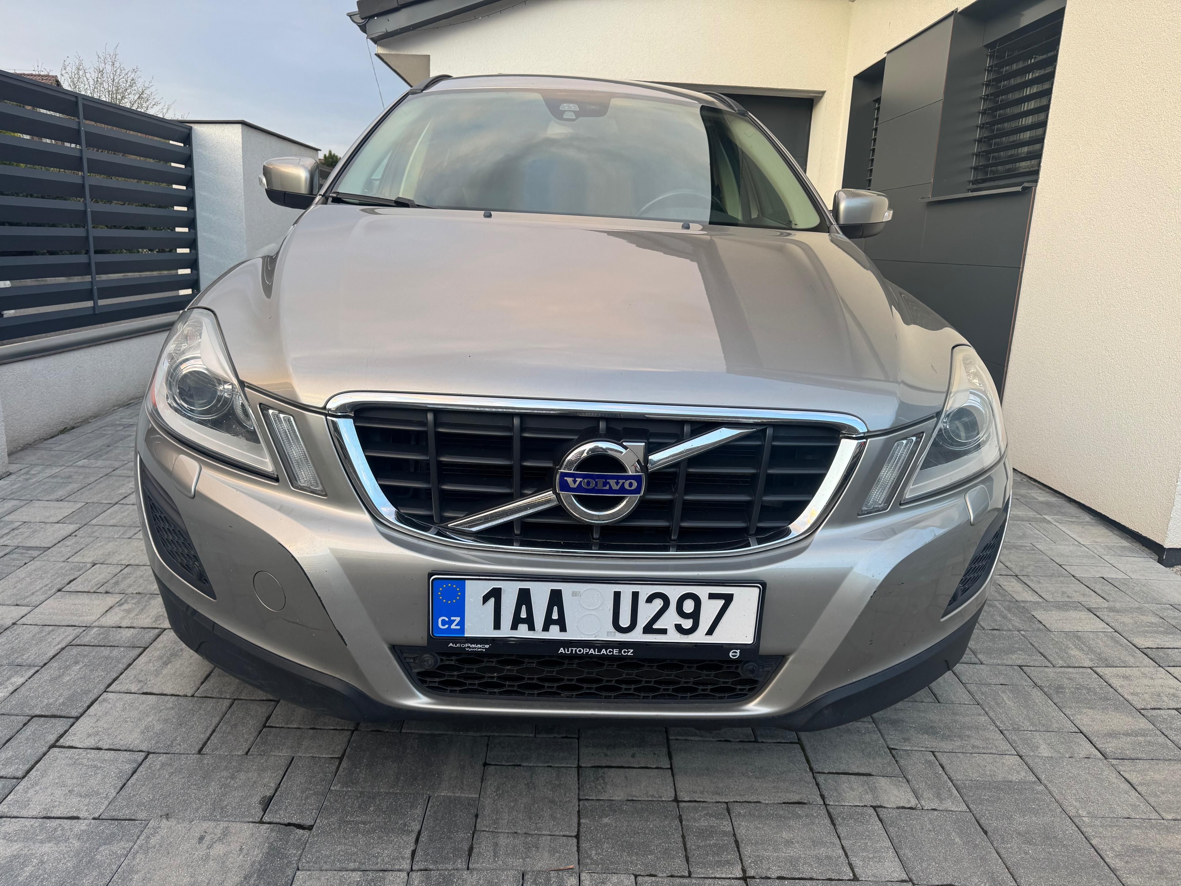 Volvo XC60, 2.4,D3,AWD,AT,ČR původ,DPH - fotka 2