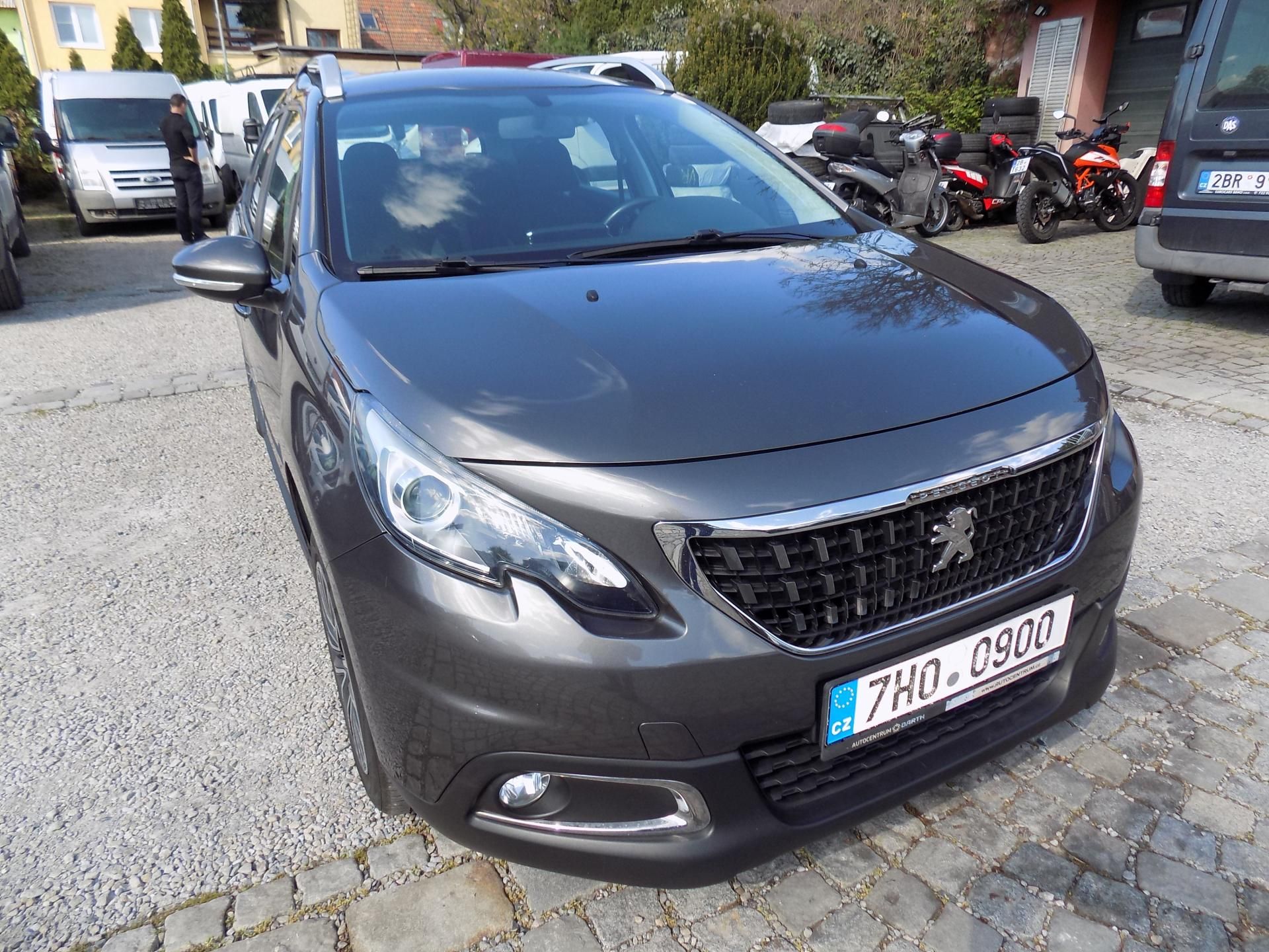 Peugeot 2008, 1,2I 60 KW ACTIVE, TAŽNÉ, ČR - fotka 4