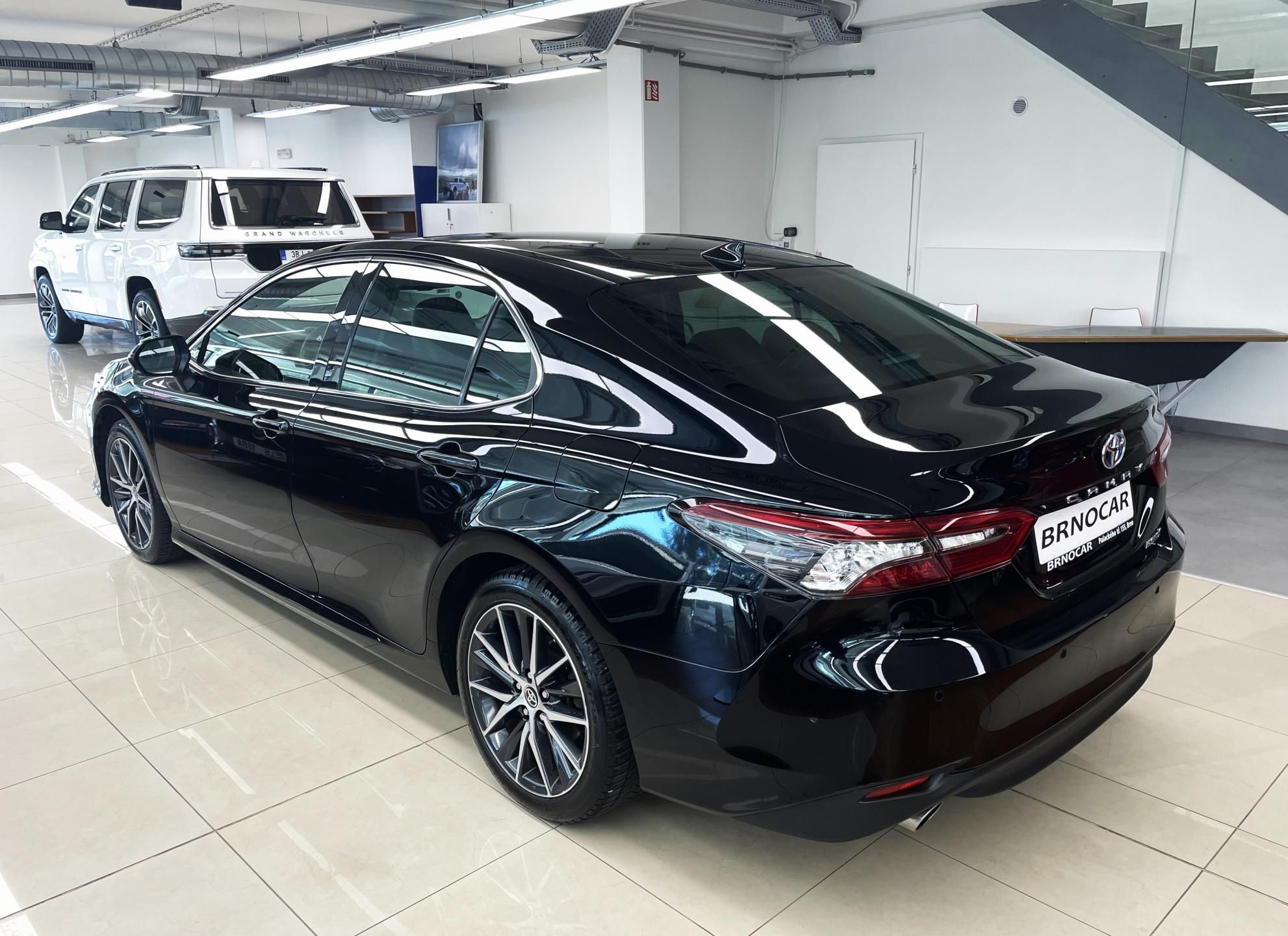 Toyota Camry, 2.5 Hybrid Executive, ČR,1.MAJ - fotka 4