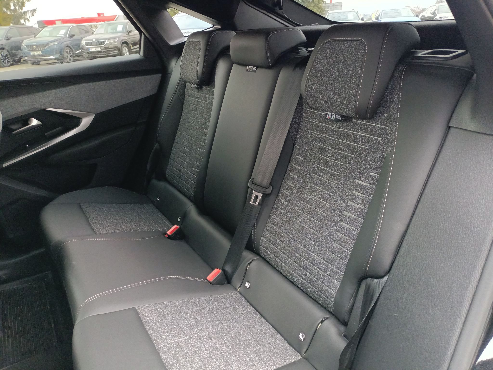 Peugeot 3008, Allure Hybrid 145 e-DCS6 - fotka 5