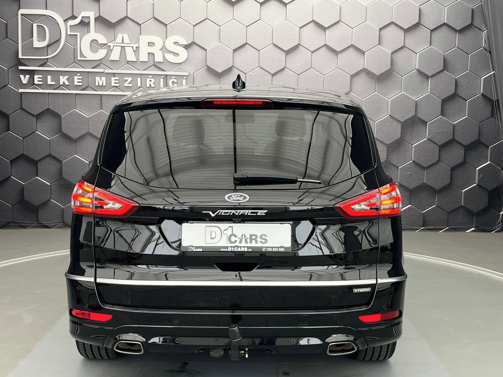Ford S-MAX, 2,5 FHEV Vignale 140KW  7 míst - fotka 3