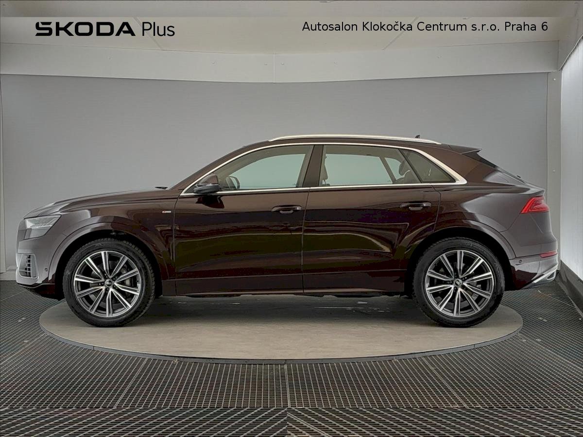 Audi Q8, 55 TFSI250 kW S-line Quattro 8 - fotka 3