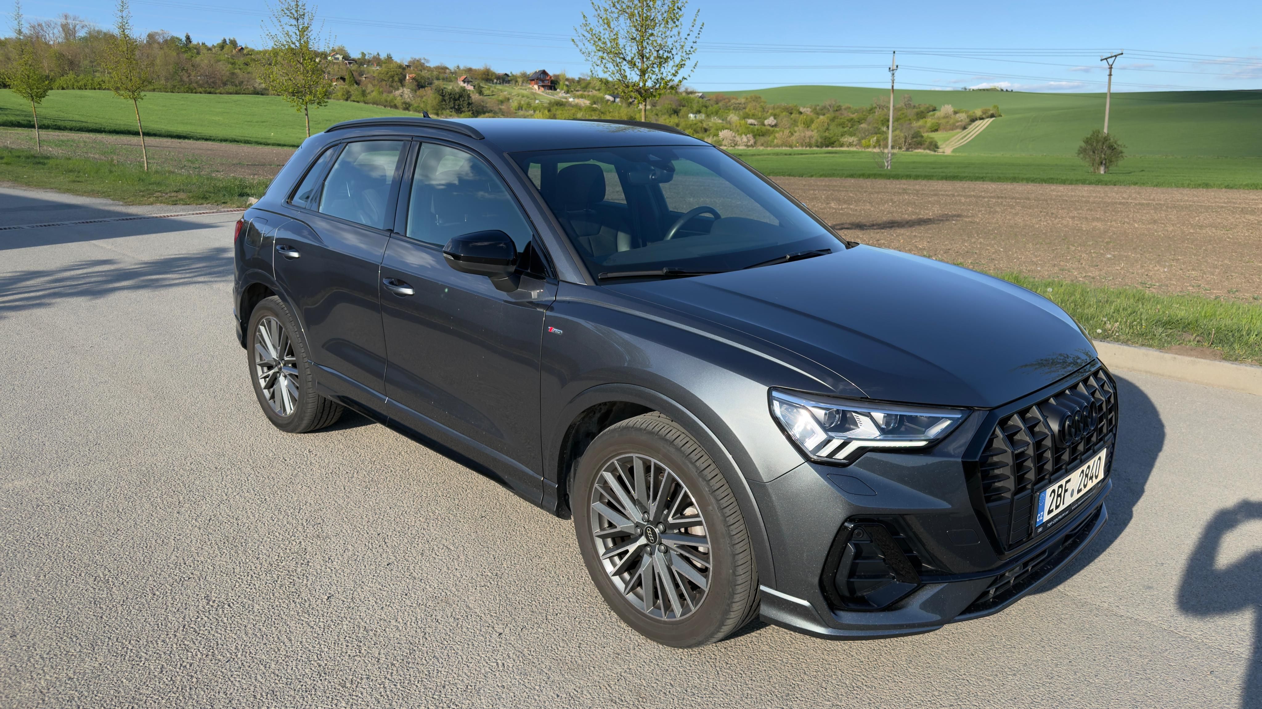 Audi Q3, 40 TDI QUATTRO S tronic s-line - fotka 2