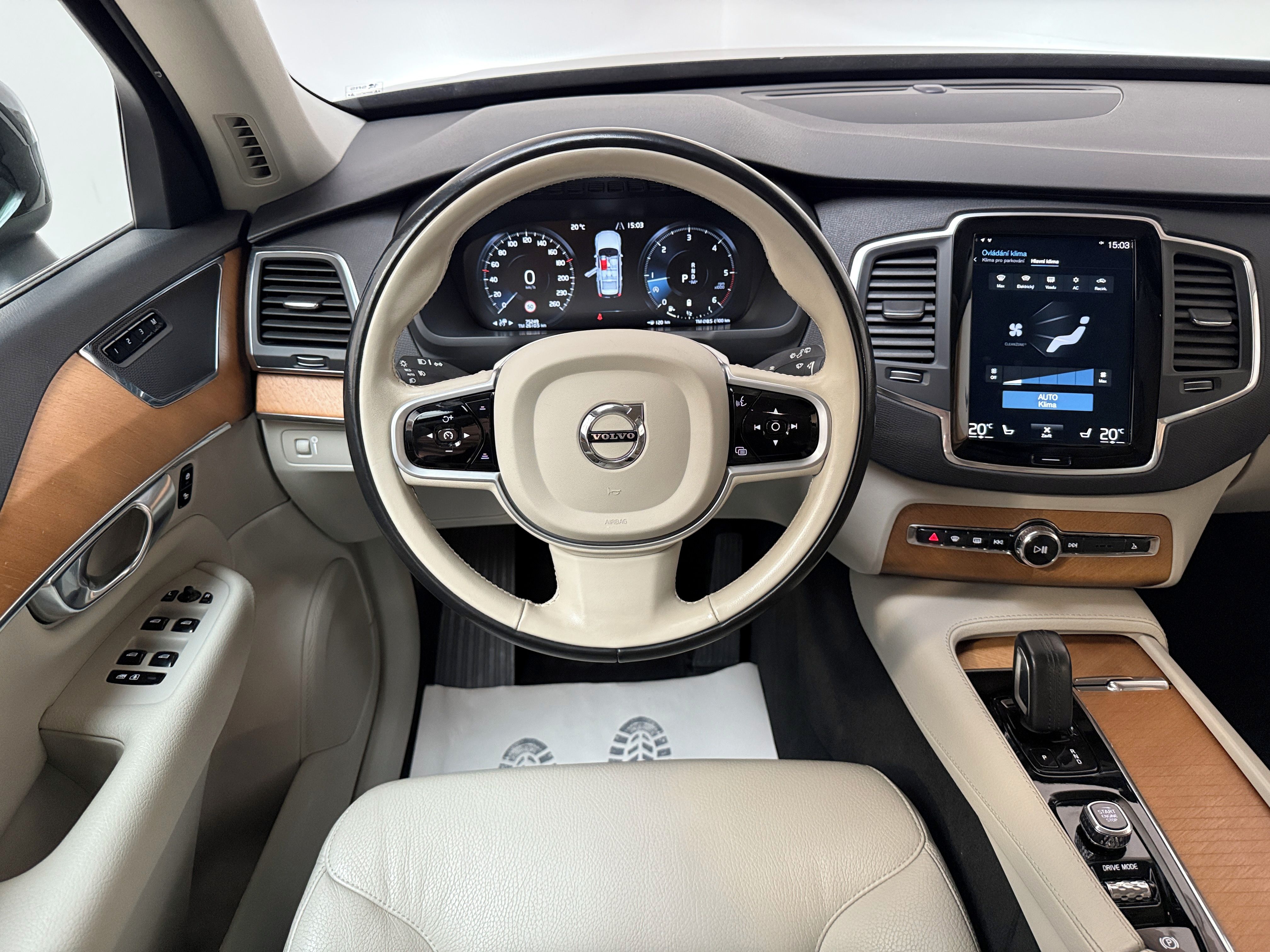 Volvo XC90, B5 AWD Momentum Pro Auto - fotka 6
