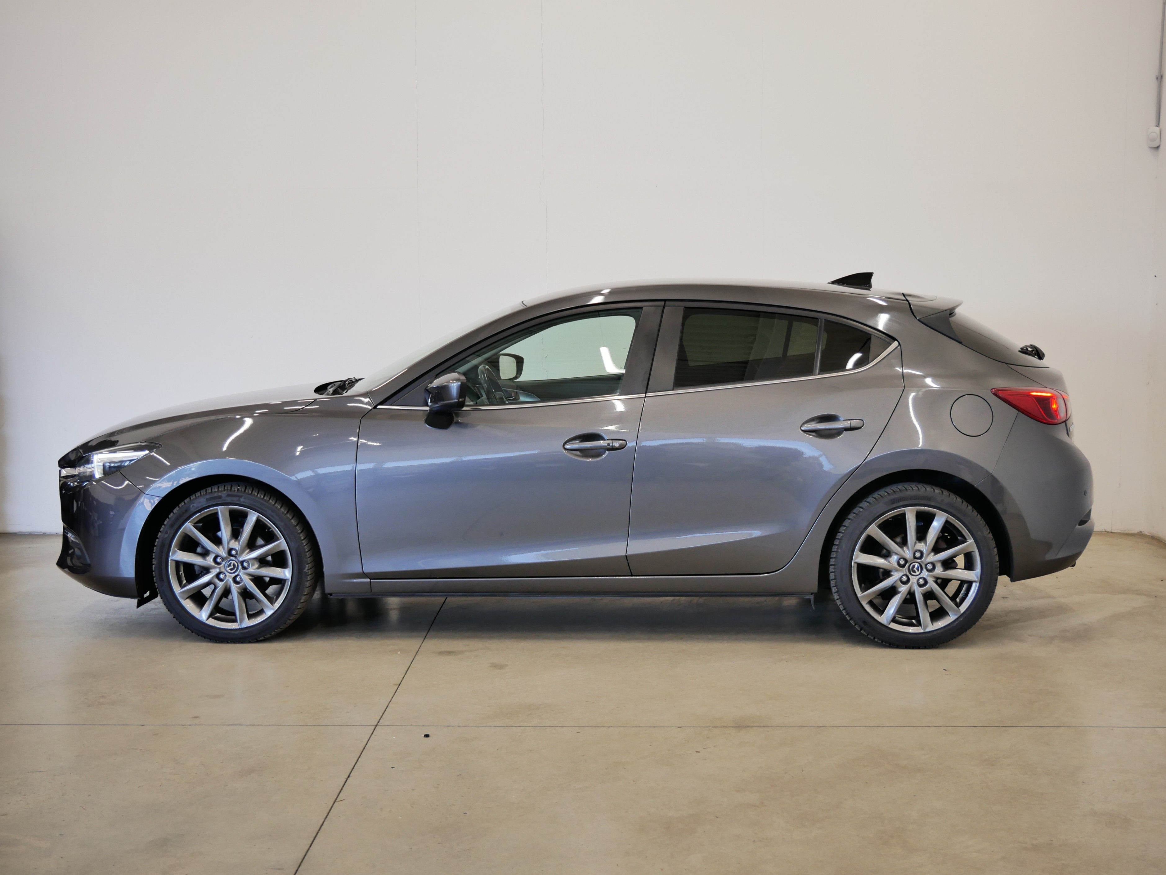 Mazda 3, 2.0 Skyactiv-G 88kW Signature+ - fotka 3