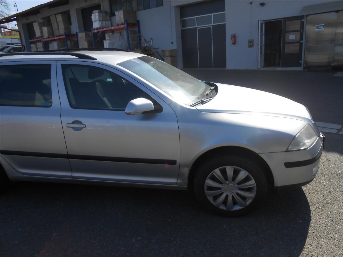 Škoda Octavia, 1,9 TDi 77Kw - fotka 4