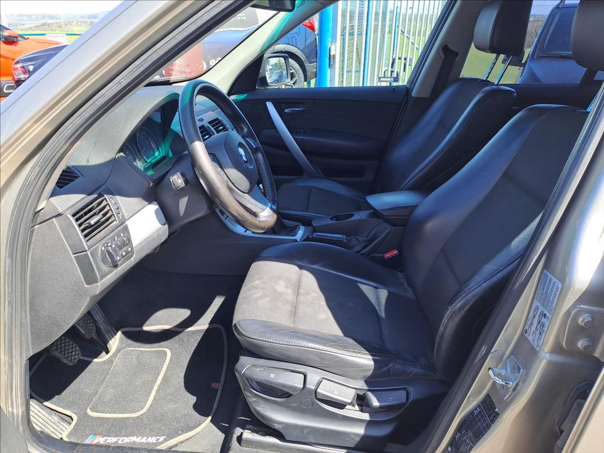 BMW X3, 2,0 i 4x4 - fotka 5
