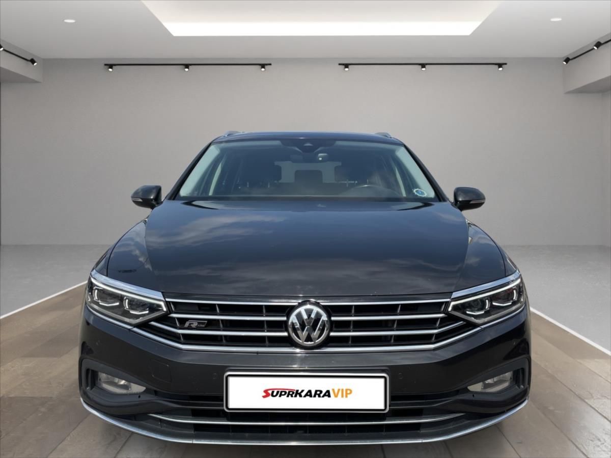 Volkswagen Passat, 2,0 TDi DSG Matrix Alcantara - fotka 2