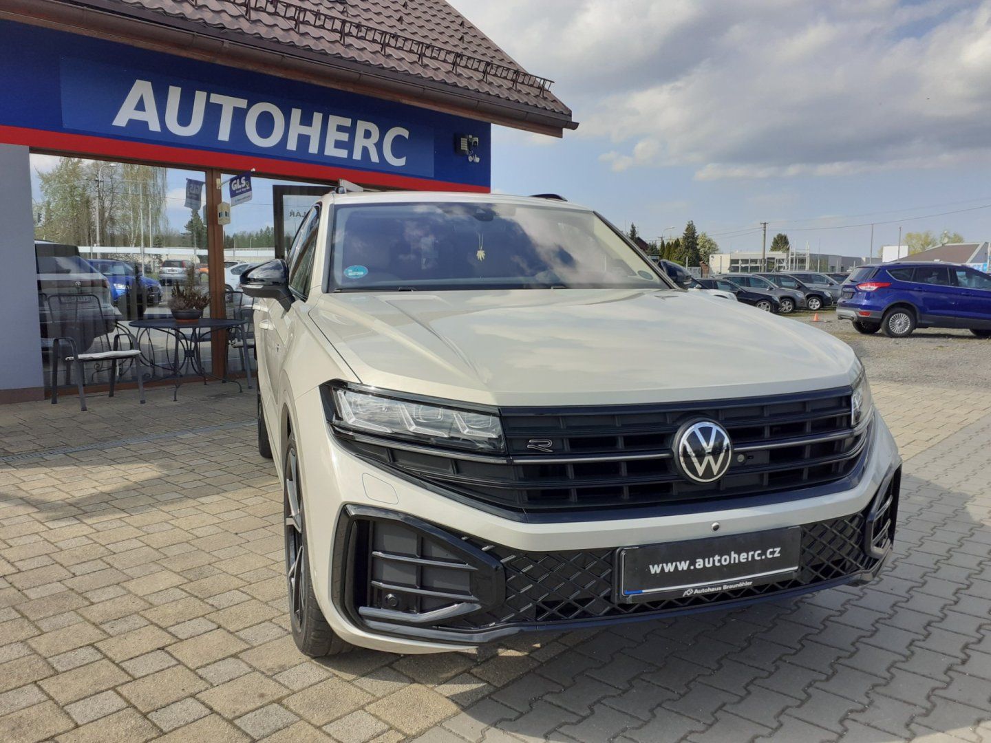 Volkswagen Touareg, 3.0 V 6 TDi R-Line - fotka 2