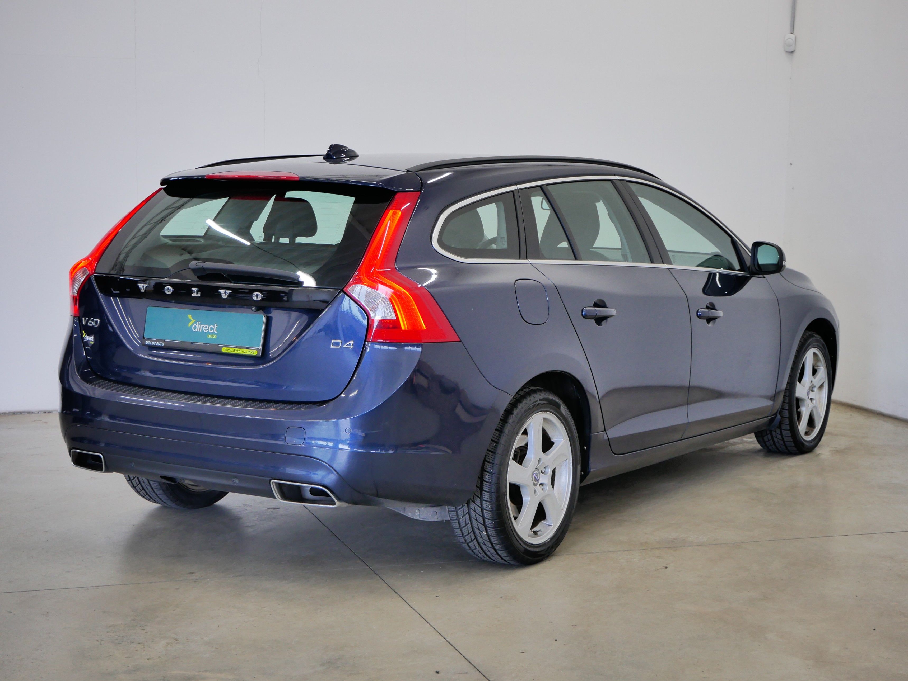 Volvo V60, D4 133kW Momentum - fotka 2