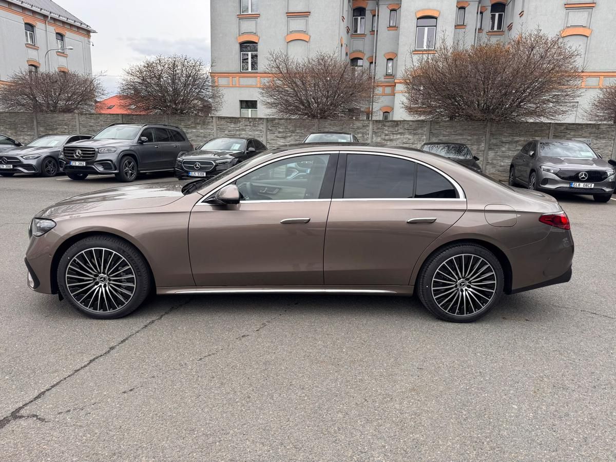 Mercedes-Benz Třídy E, E 300 de 4MATIC - fotka 4