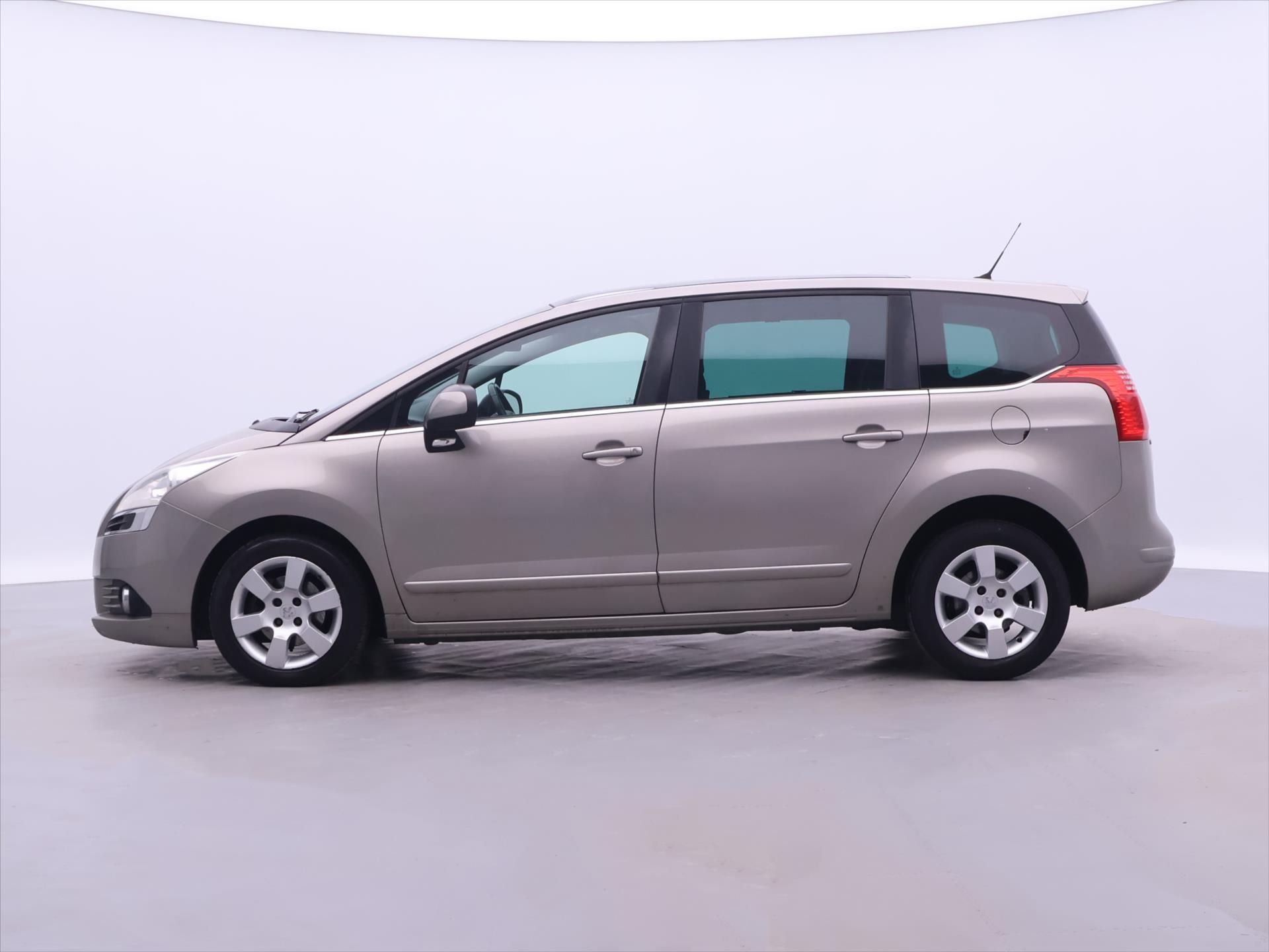 Peugeot 5008, 1,6 HDI 82kW Family CZ - fotka 4