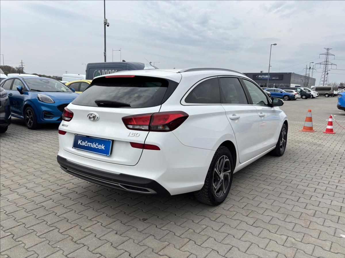 Hyundai i30, 1,0 T-GDI Family Smart 88kW - fotka 5