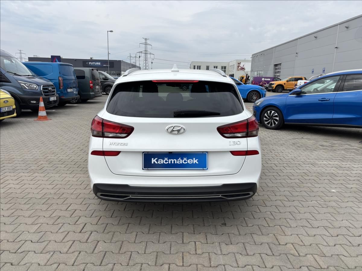 Hyundai i30, 1,0 T-GDI Family Smart 88kW - fotka 4
