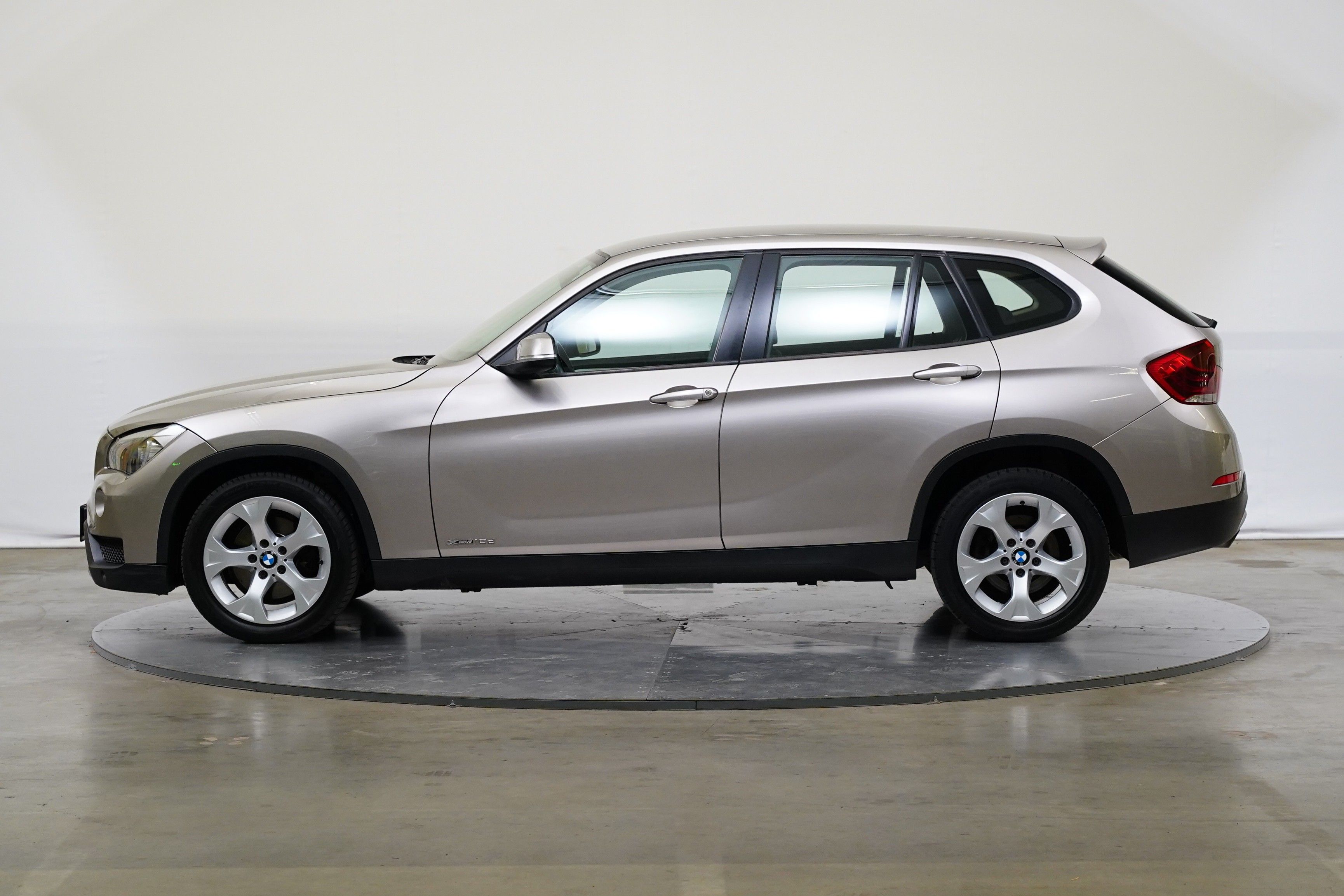 BMW X1, 2.0 D 105 kW xDrive - fotka 3
