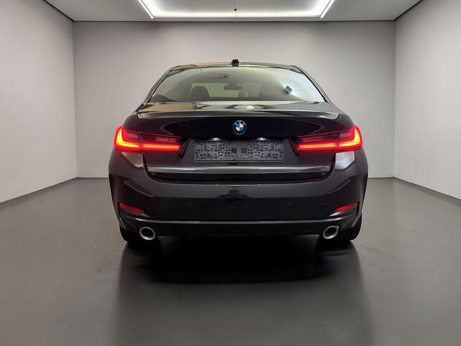 BMW Řada 3, 320d xDrive Lim. SHADOW-LINE - fotka 6