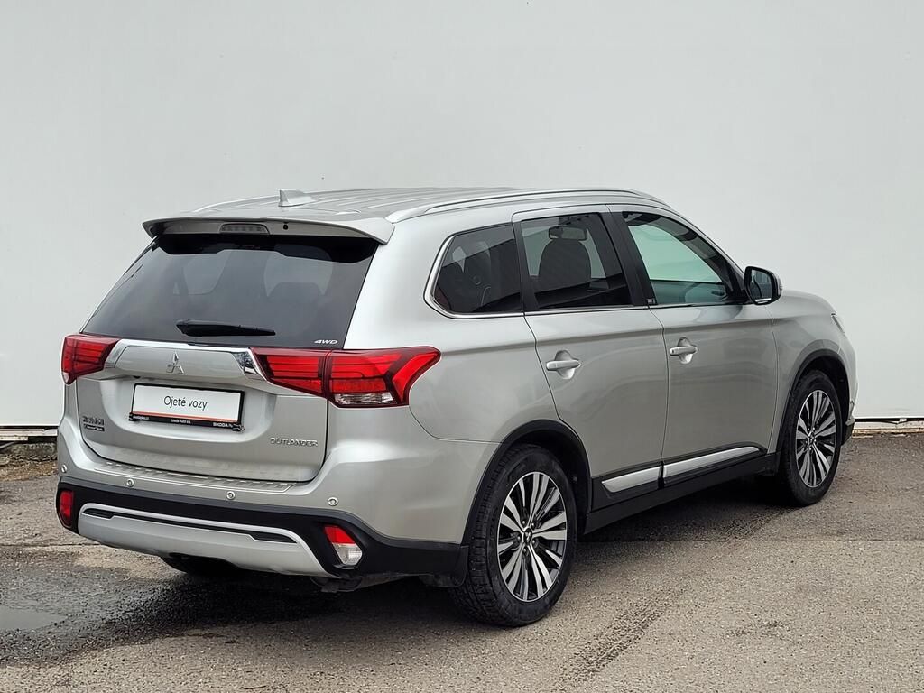 Mitsubishi Outlander, Instyle+ 2.0 2.0 Mivec 110 kW - fotka 2