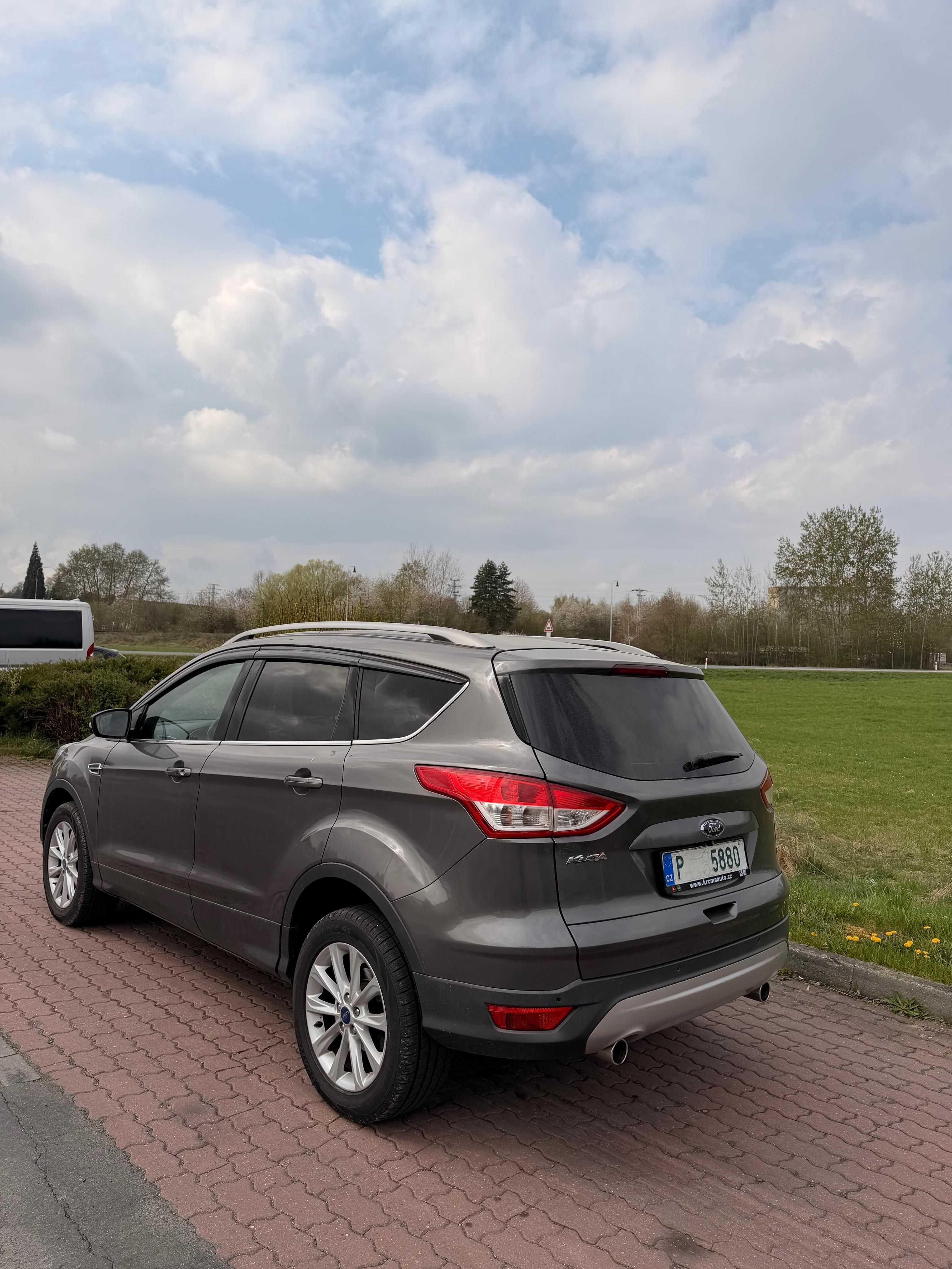Ford Kuga, 2,0 TDCi 4WD 120 KW Titanium - fotka 4