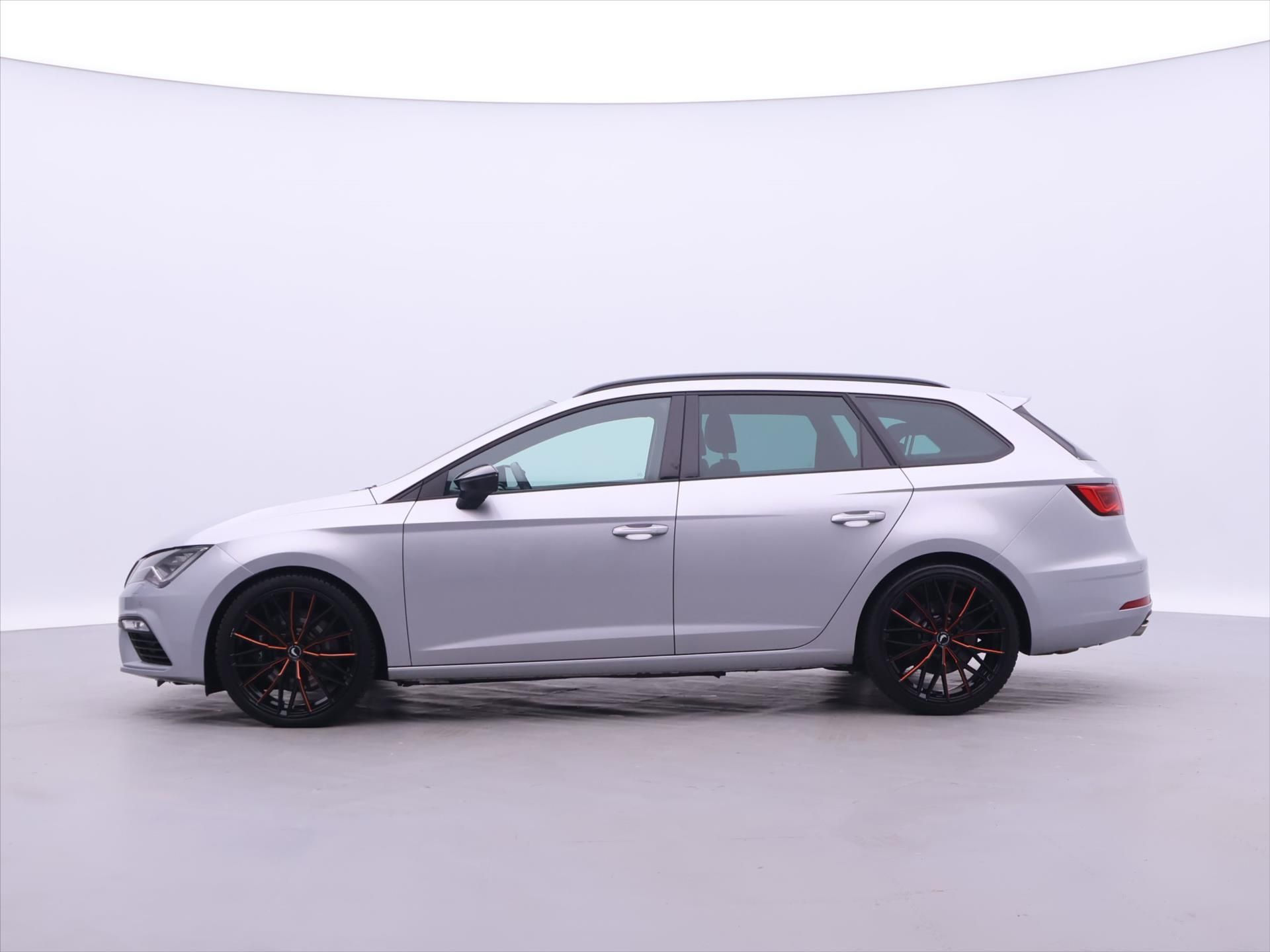 Seat Leon, 2,0 TSI Cupra 221kW 4Drive DSG - fotka 4