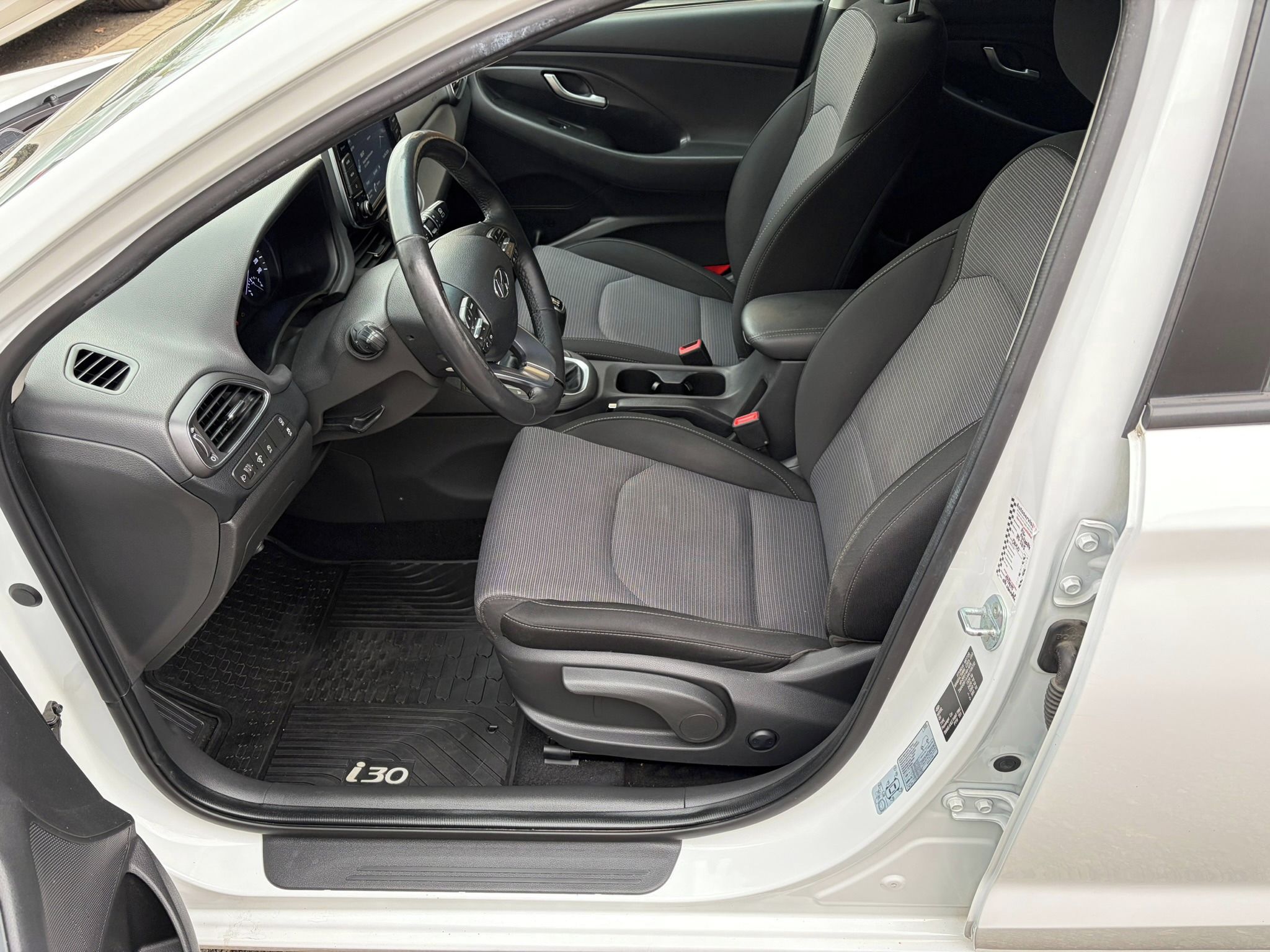 Hyundai i30, 1.6 crdi.1 majitel ČR. 130tkm - fotka 6