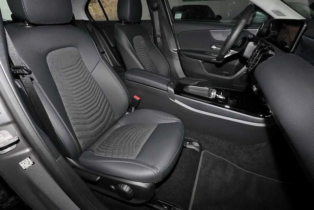 Mercedes-Benz Třídy A, 180 Progressive*MBUX*Kamera* - fotka 5
