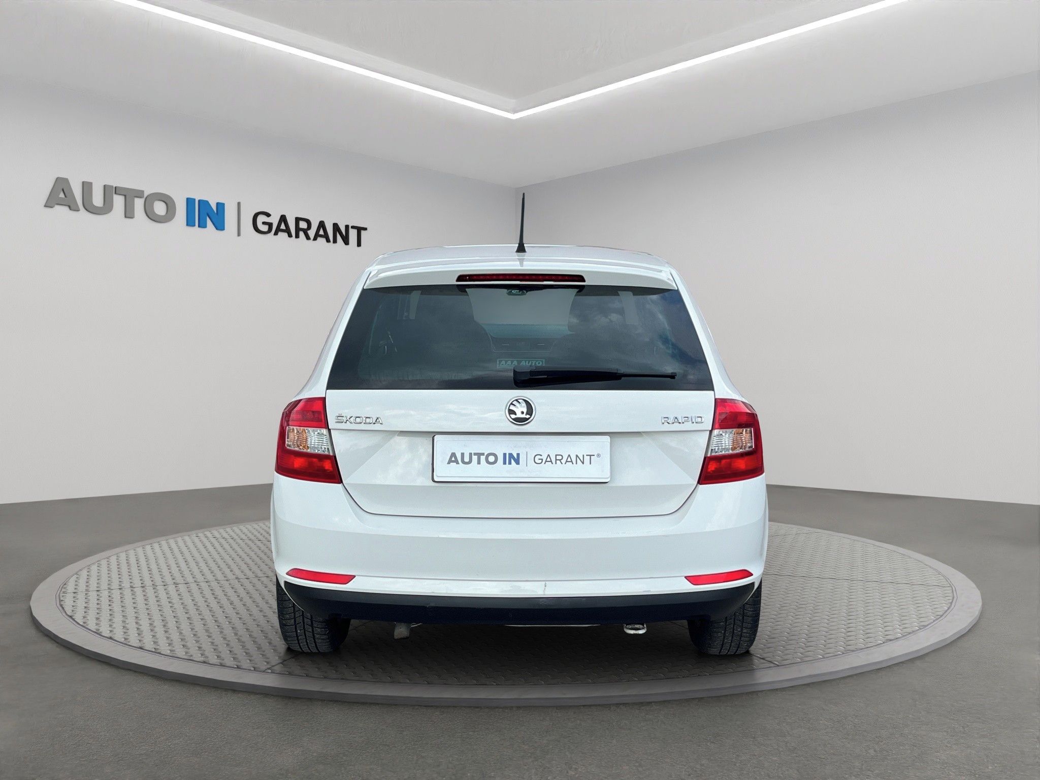 Škoda Rapid, Spaceback AMBIENTE 1.6 TDi 77k - fotka 6