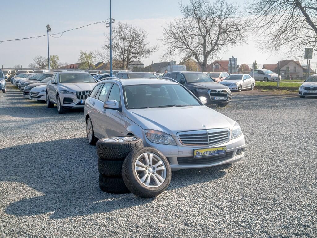 Mercedes-Benz Třídy C, 200 135KW mat – NAVIGACE - fotka 3