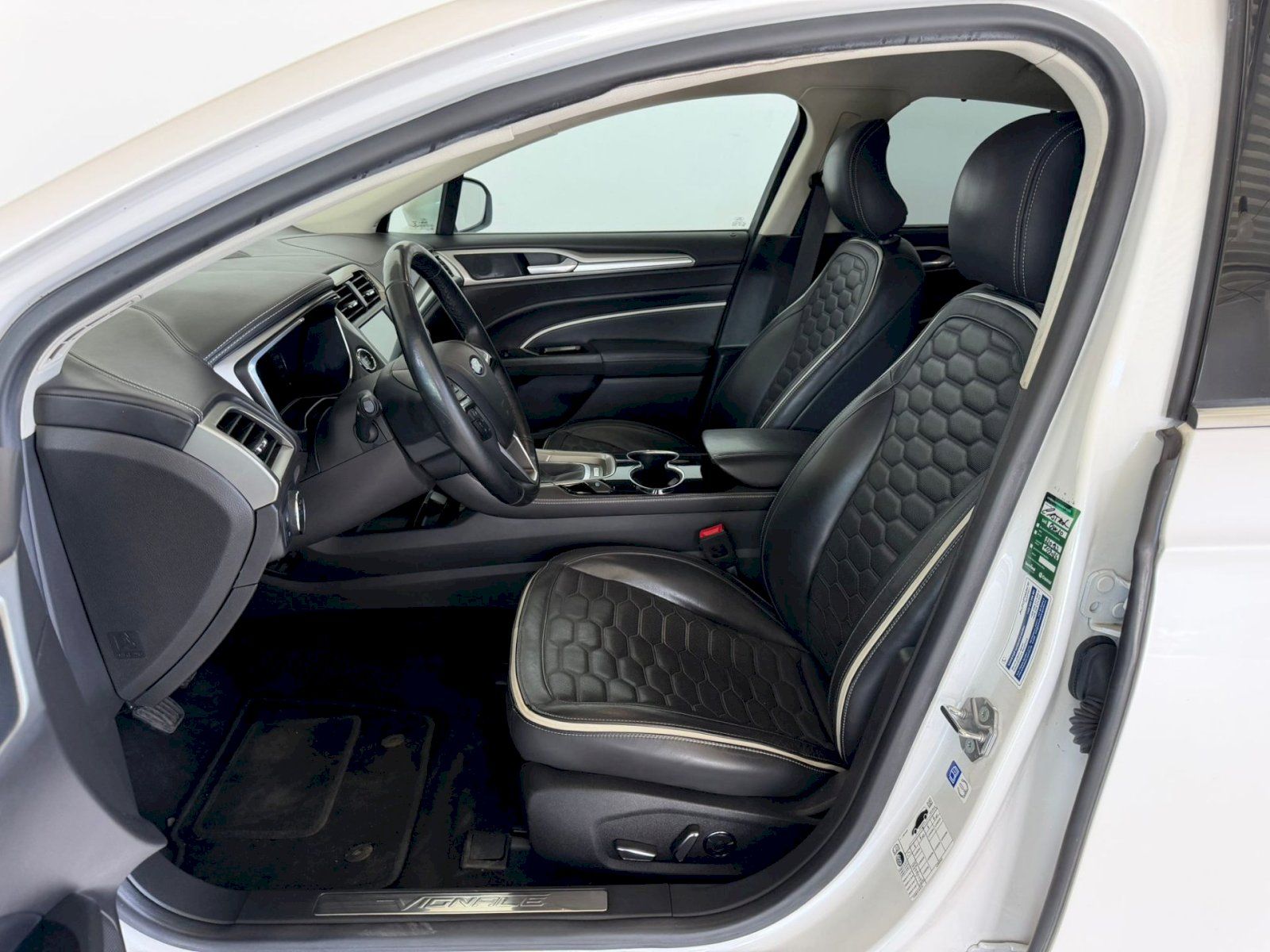 Ford Mondeo, Vignale 2.0 TDCi 132 kW - fotka 6