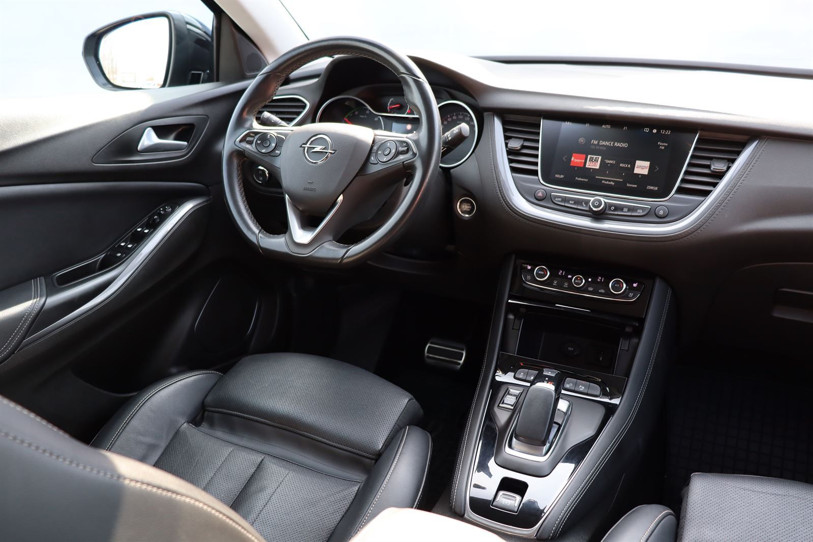 Opel Grandland X, 1.6 TURBO PHEV - fotka 5
