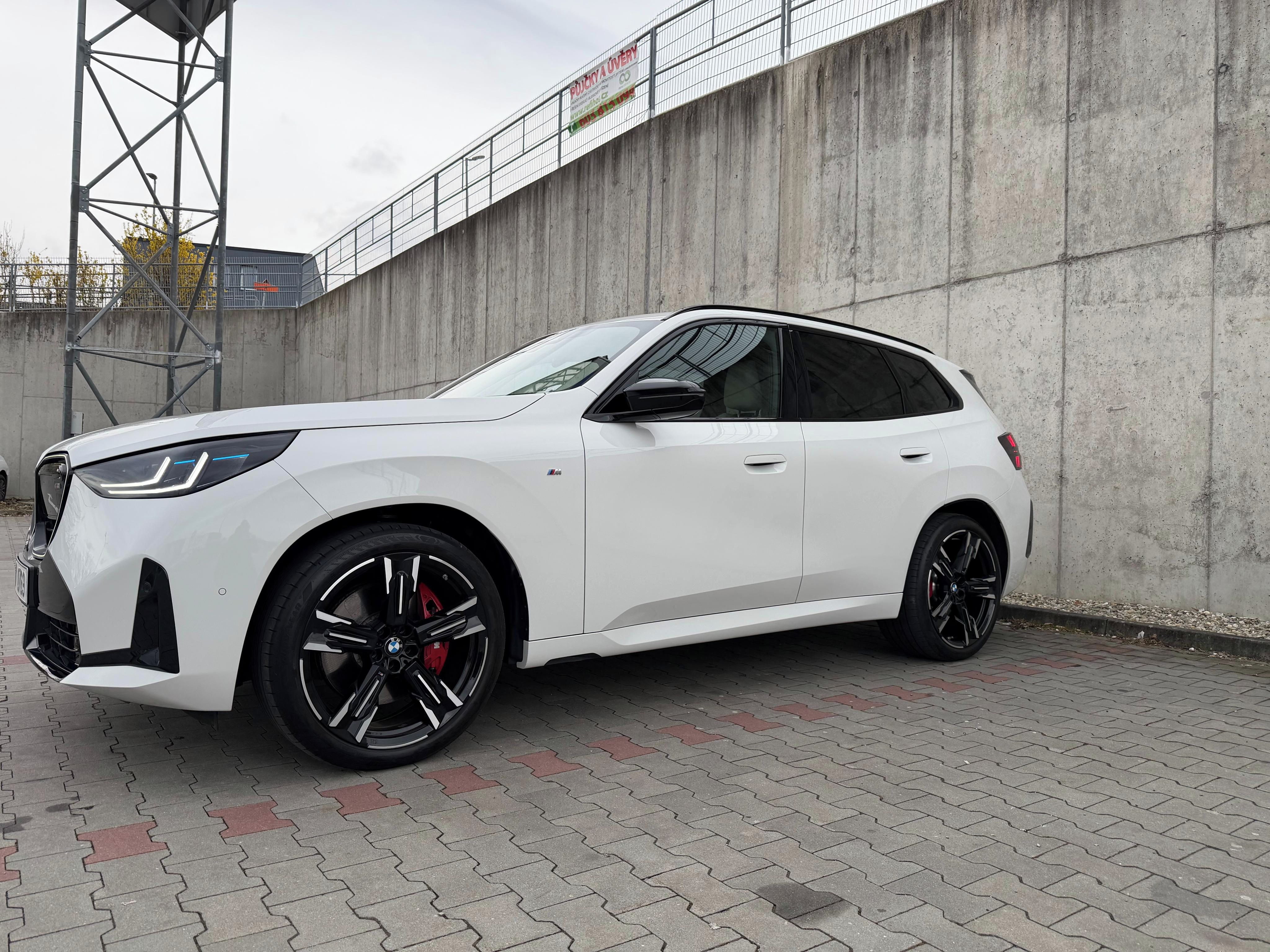 BMW X3, M50 XDRIVE,Světlý interi,Tažné - fotka 5