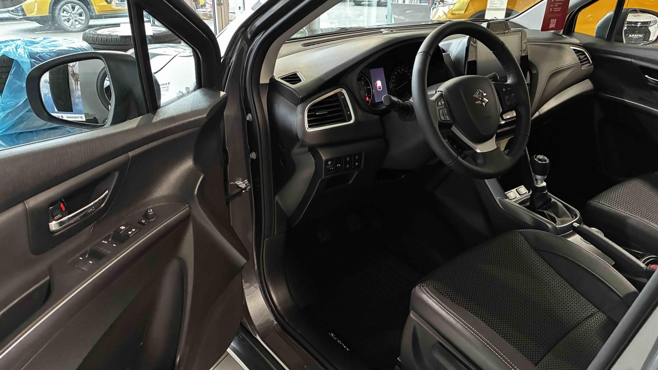 Suzuki S-Cross, 1,4 BJ Elegance Panorama 4x4 - fotka 4