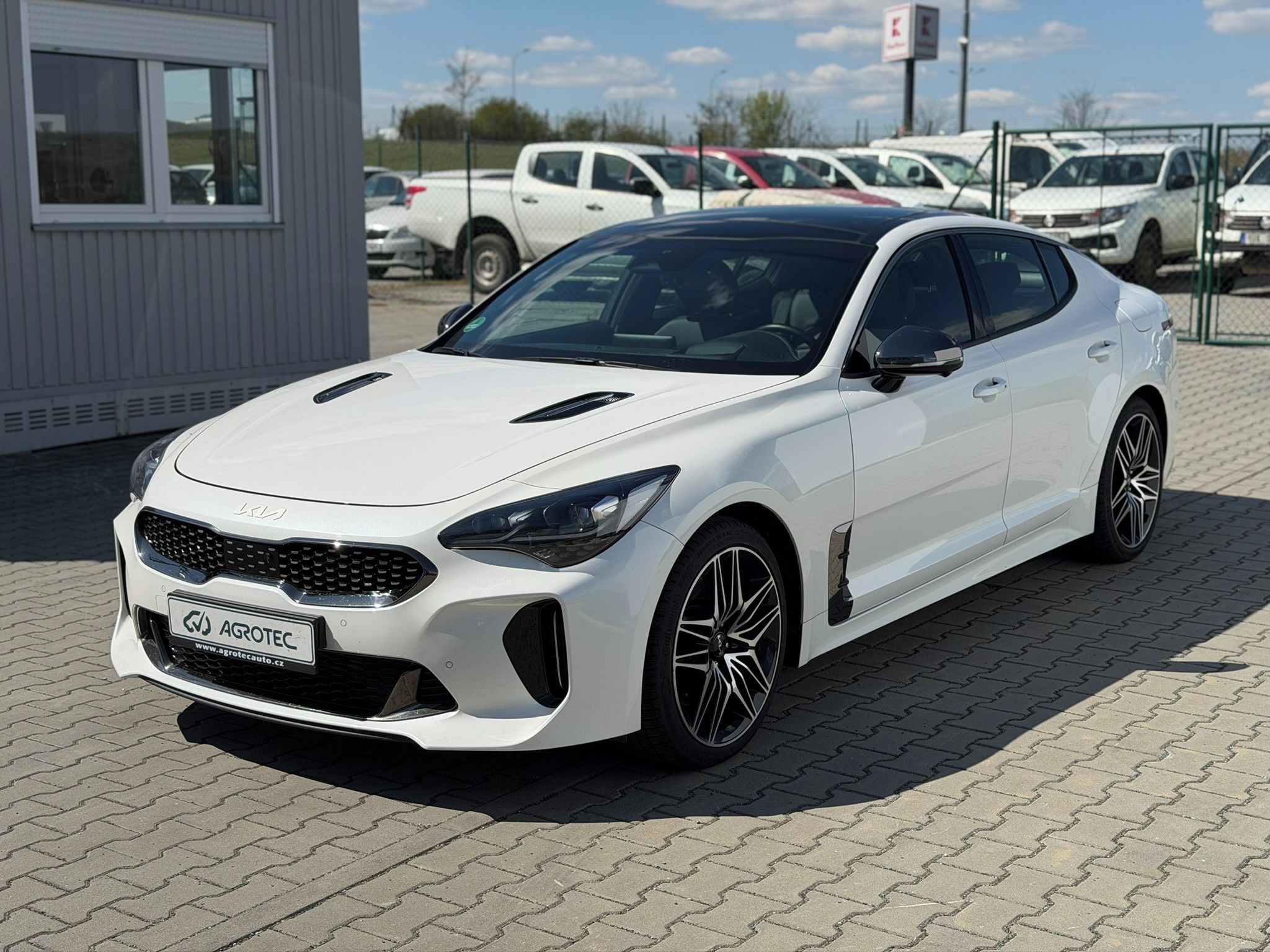 Kia Stinger, 3.3T-GDI 269 kW GT 4x4 - fotka 3