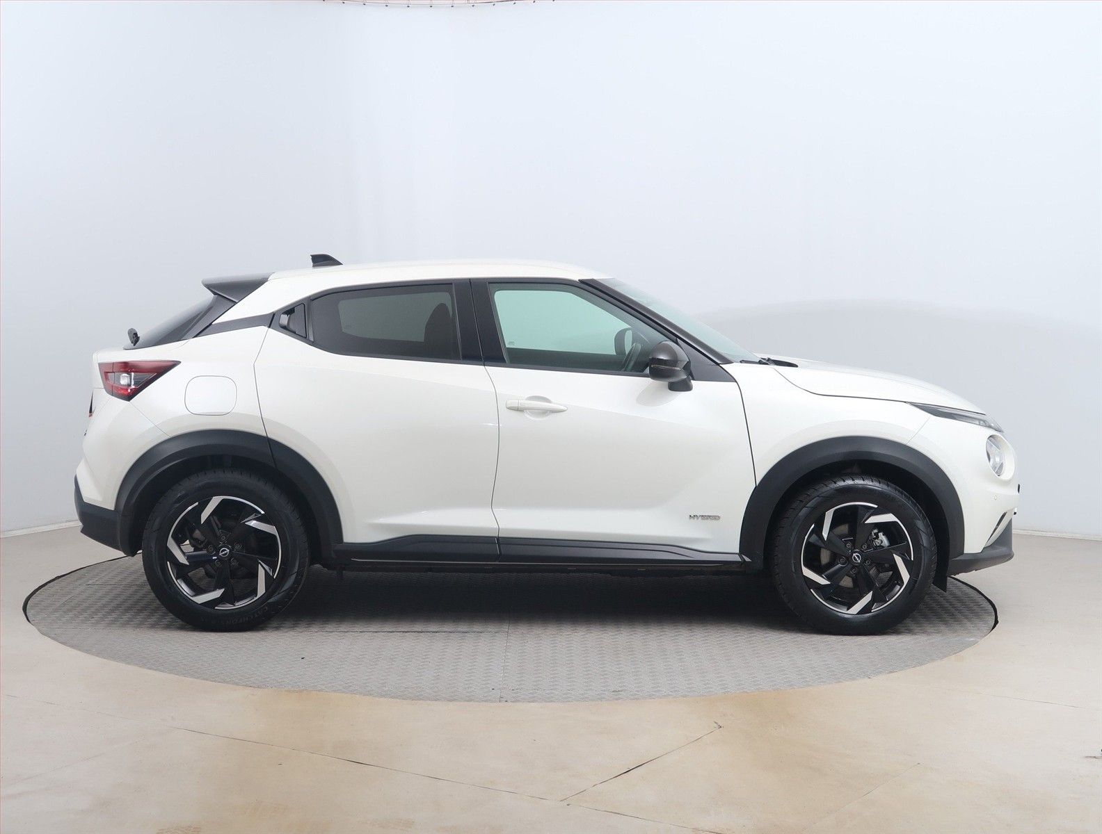 Nissan Juke, 1.6 Hybrid, Automat - fotka 6