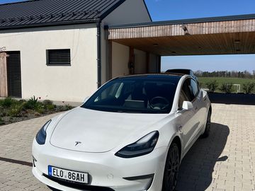 Long Range AWD 2020