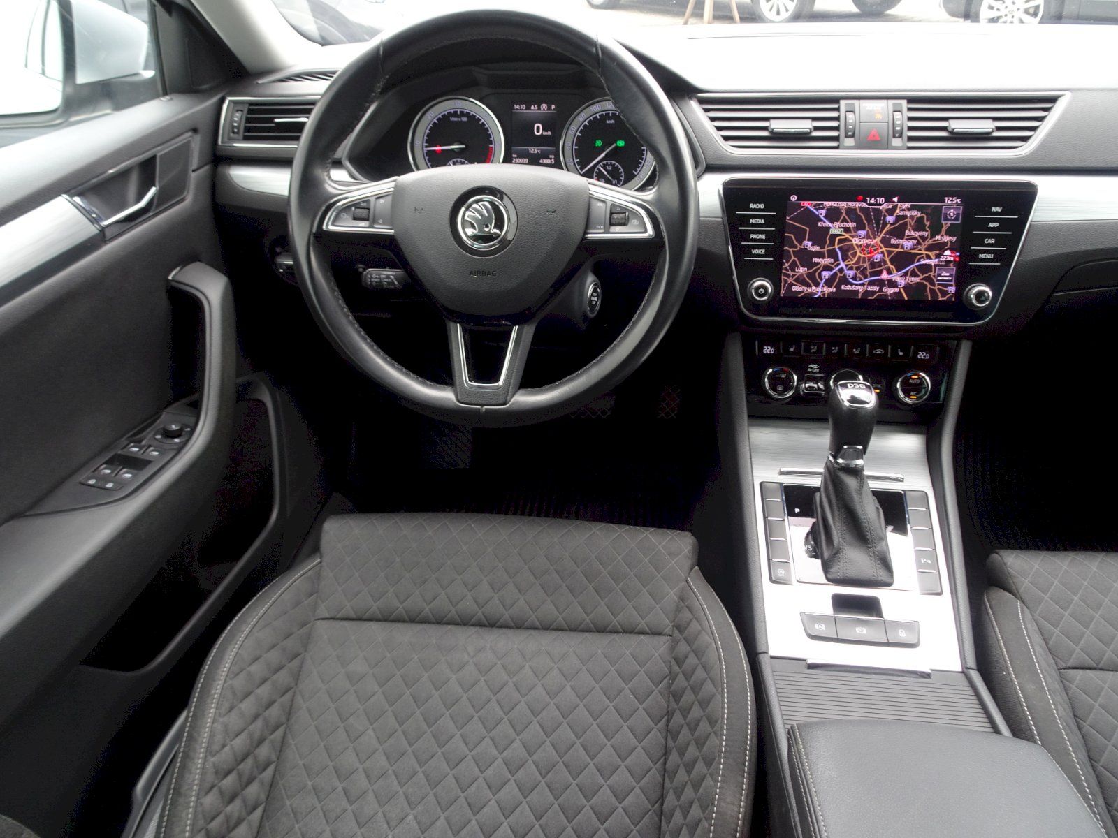 Škoda Superb, Combi 2.0TDI DSG Ambition Plus - fotka 5