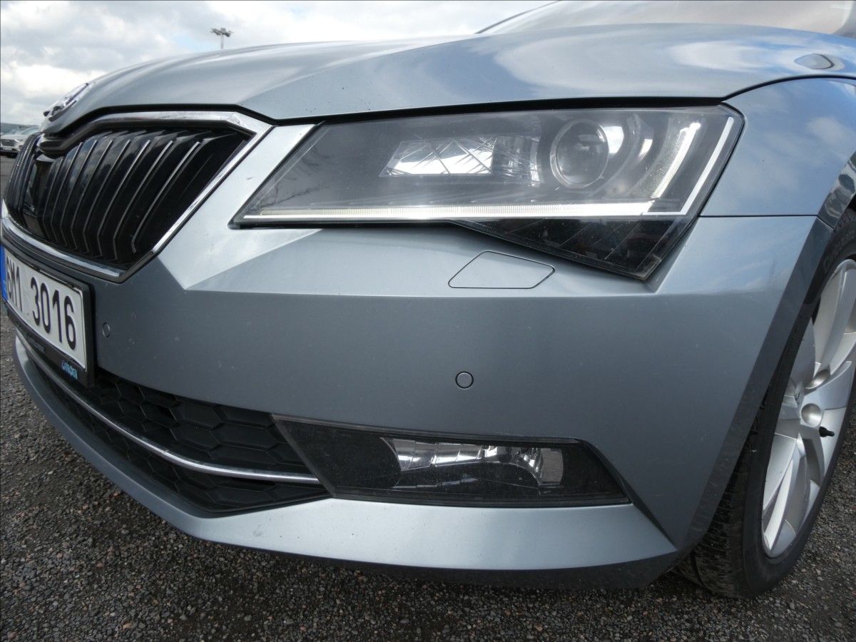 Škoda Superb, 2,0 TDi STYLE DSG, 2x kola, ČR - fotka 4