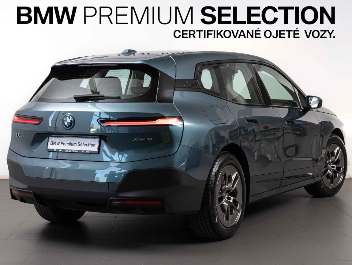 BMW iX, xDrive50 - fotka 4