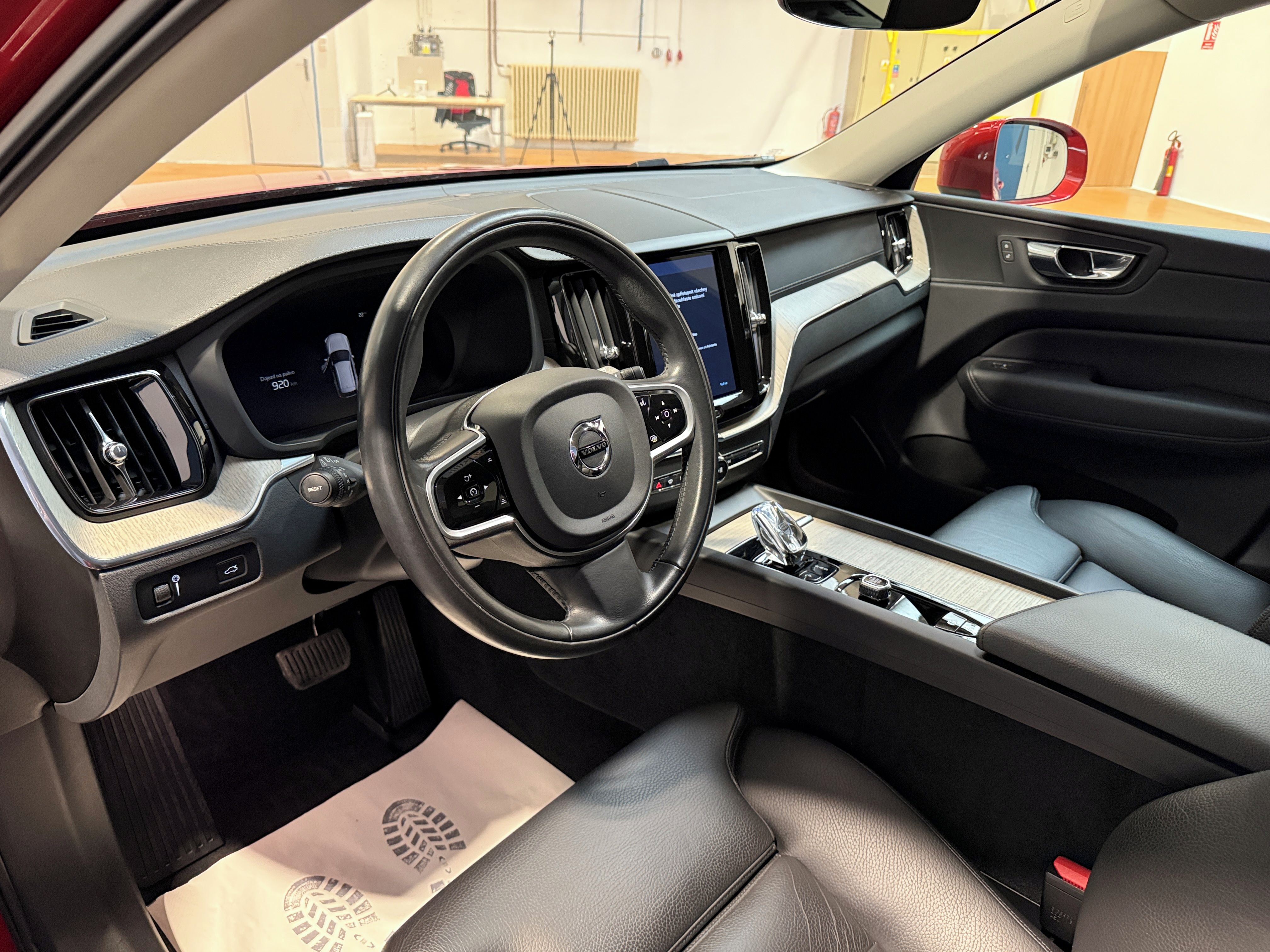 Volvo XC60, B4 AWD diesel Inscription Auto - fotka 5