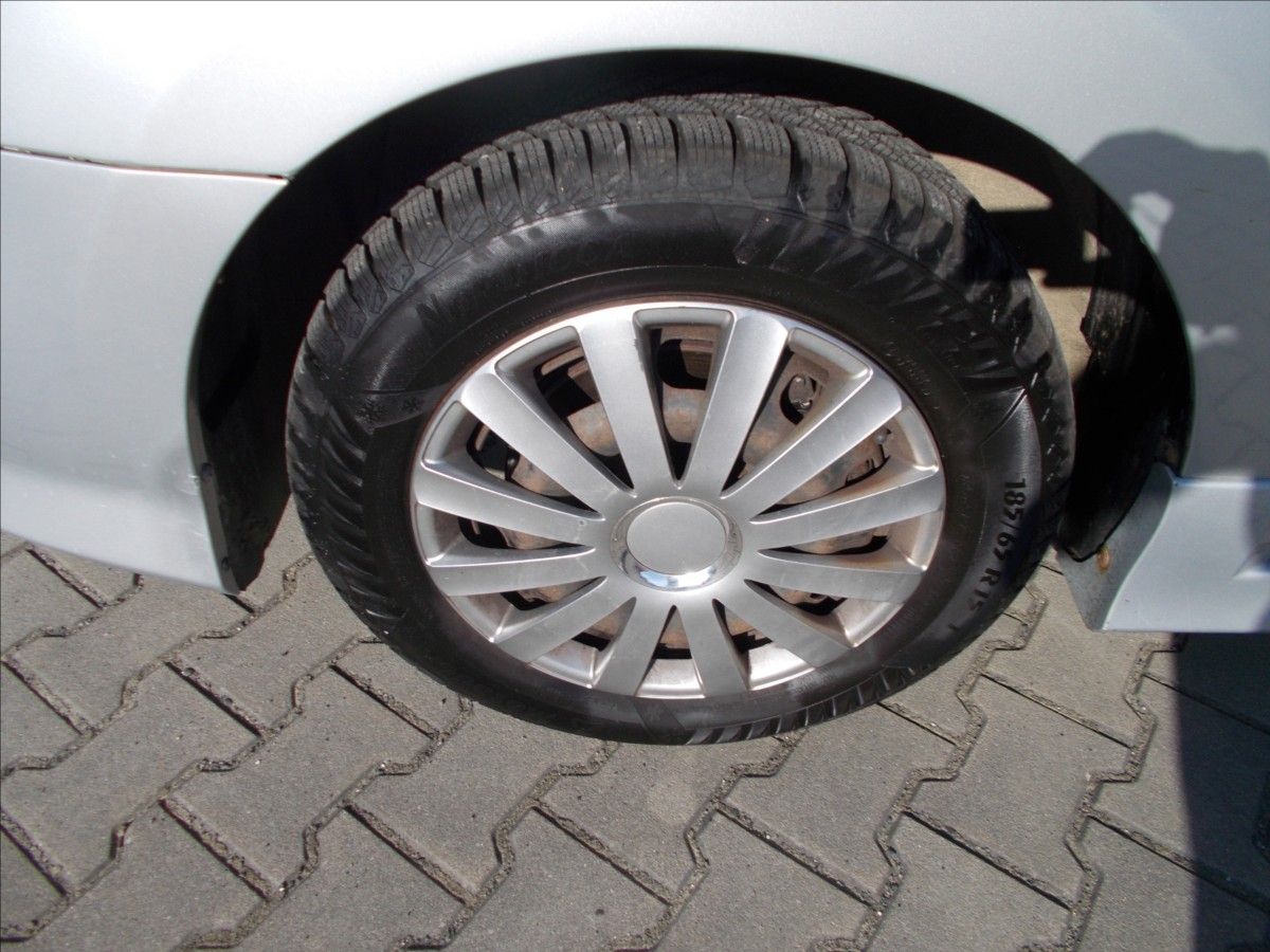 Hyundai i30, 1,4 16V ČR 2.MAJITELKA od r.20 - fotka 6