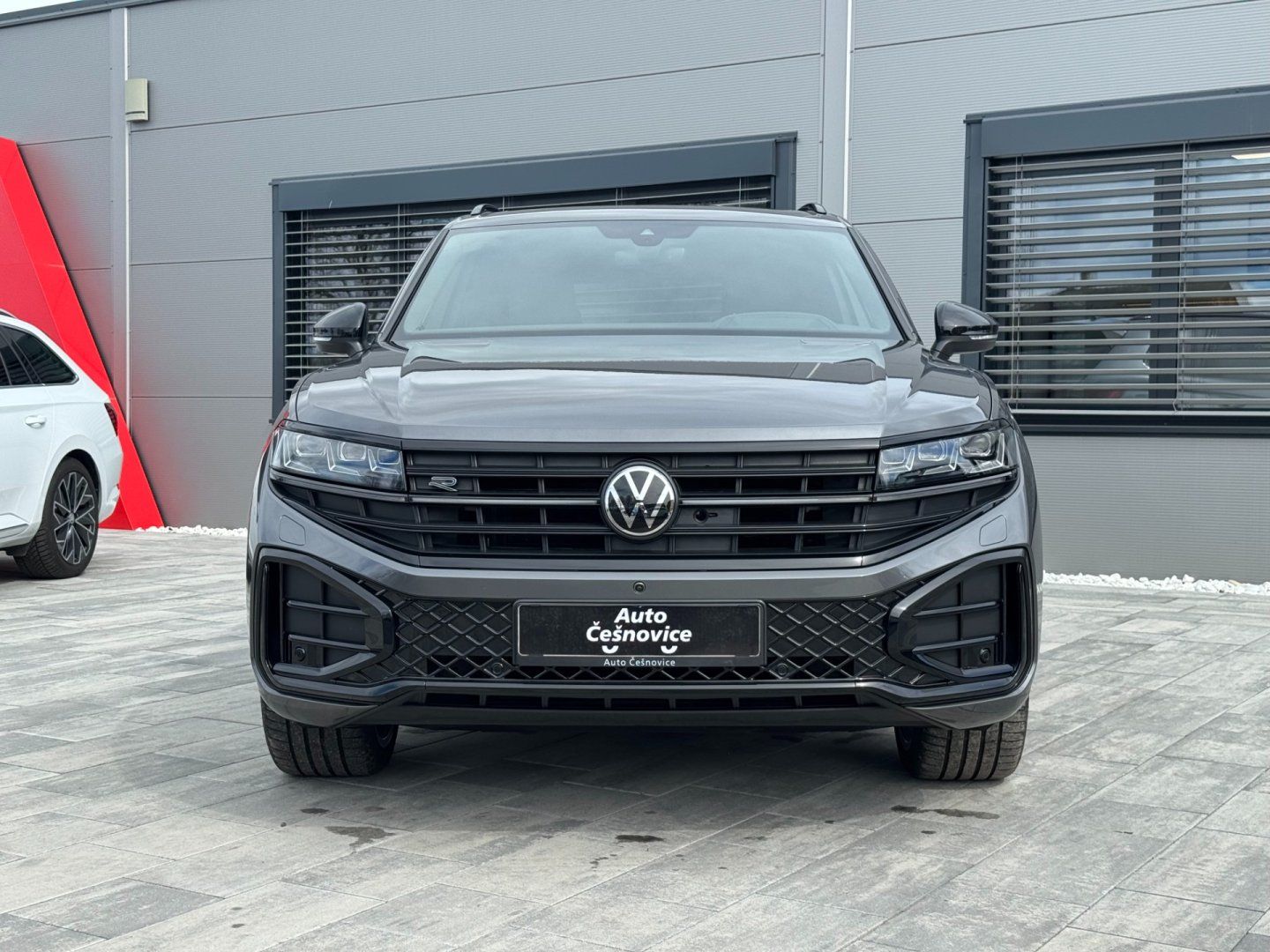 Volkswagen Touareg, R-Line 3.0 TDI 4Motion 210kW - fotka 2